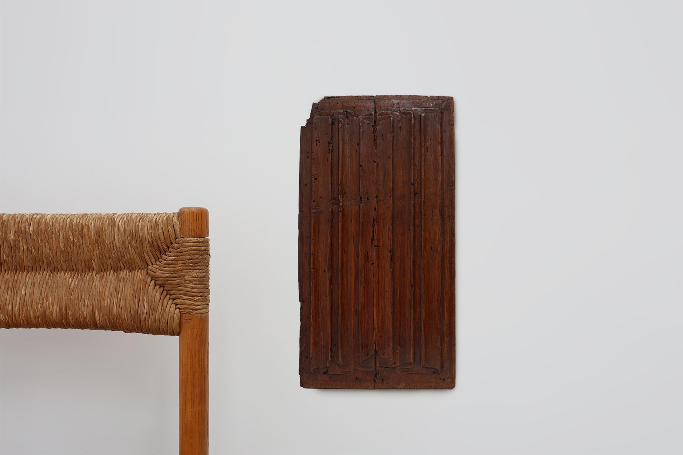 16th century / Belgium / Letter Panel / Oak / Gothic

A finely carved Gothic oak panel from 16th-century Belgium. This architectural fragment features graceful vertical fluting framed by elegant, flowing arches at both the top and bottom—an