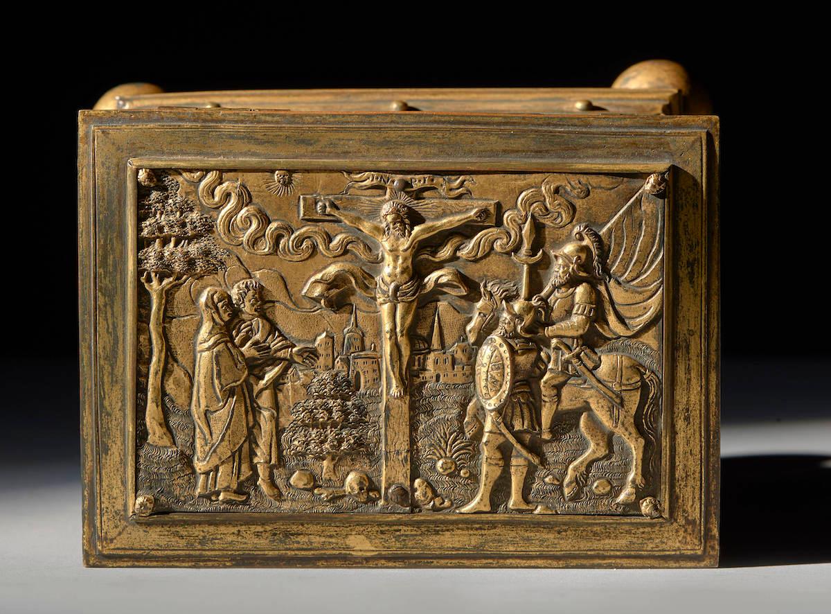 16th Century Bronze and Gilded Copper Box For Sale 1