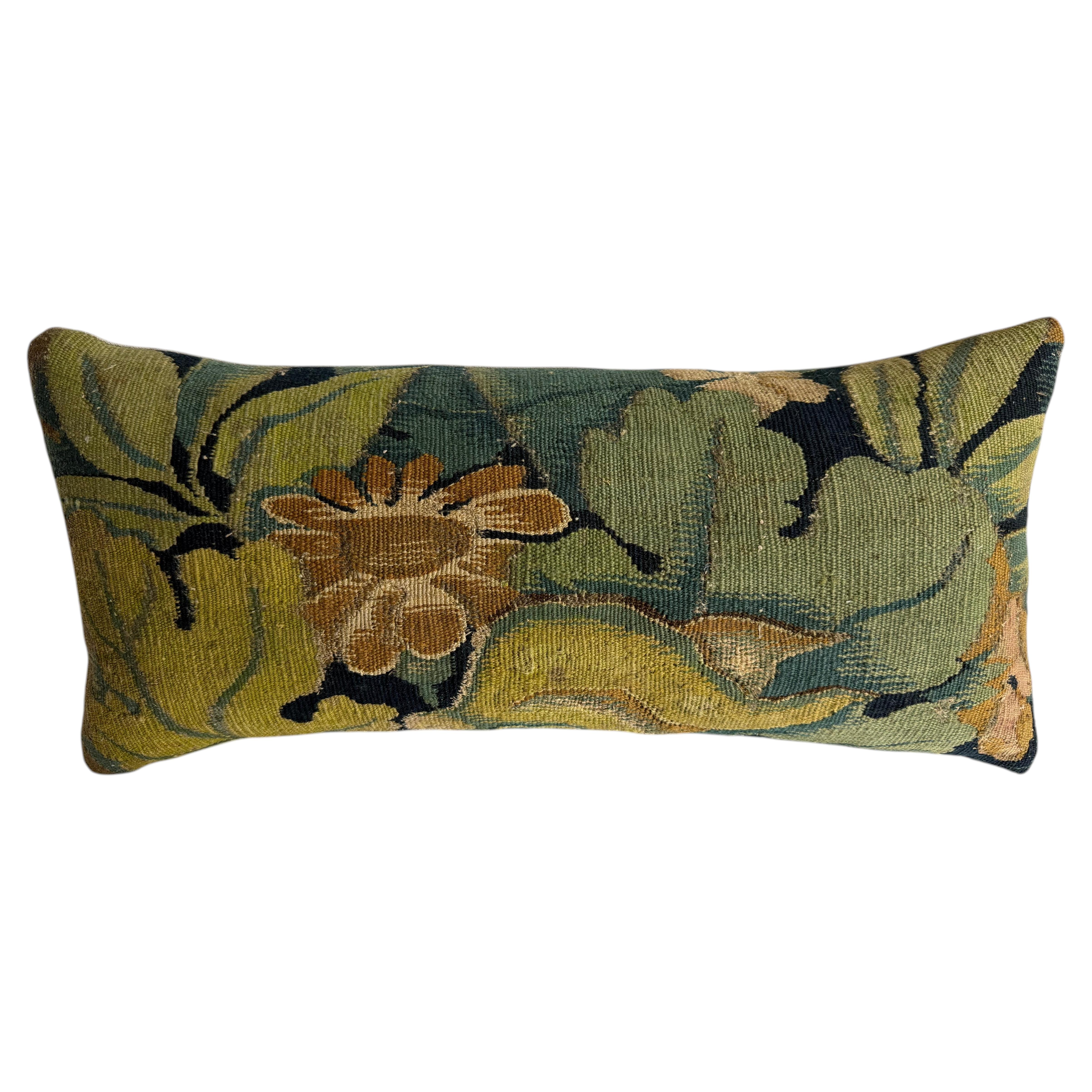Coussin en tapisserie florale de style Renaissance bruxelloise du XVIe siècle en vente