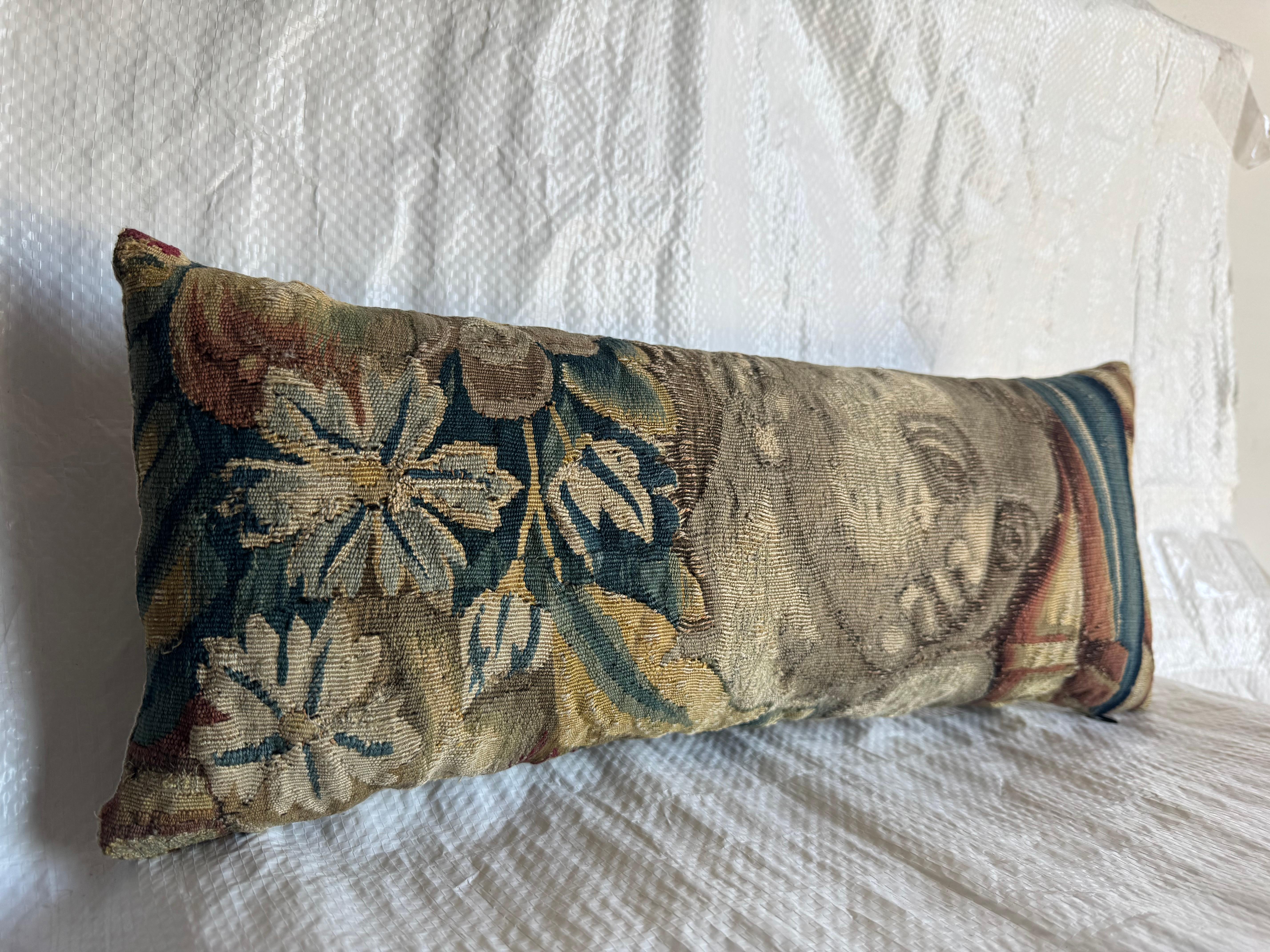 Belge Oreiller en tapisserie de Bruxelles du 16e siècle en vente