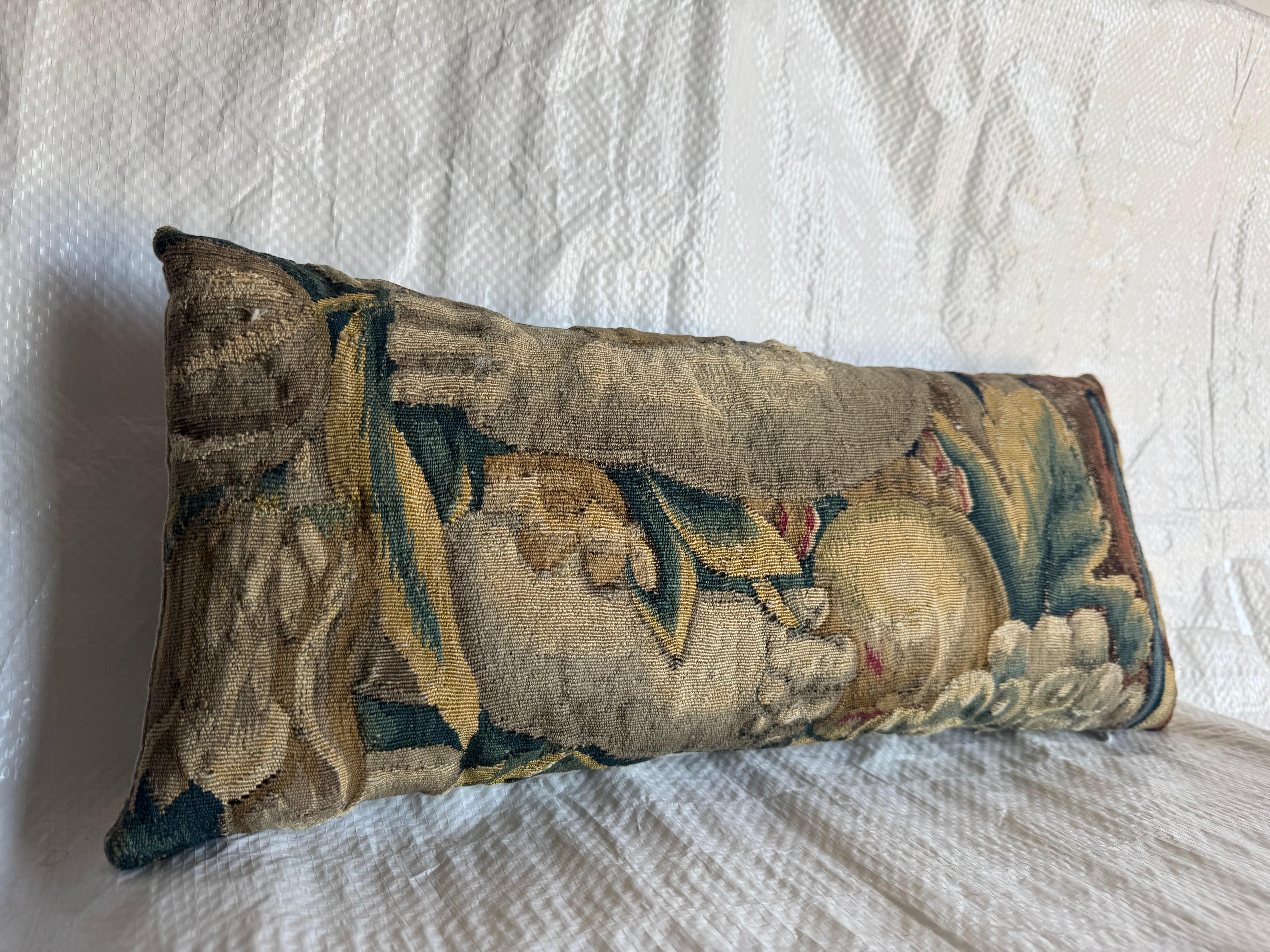 Belge Oreiller en tapisserie de Bruxelles du 16e siècle en vente