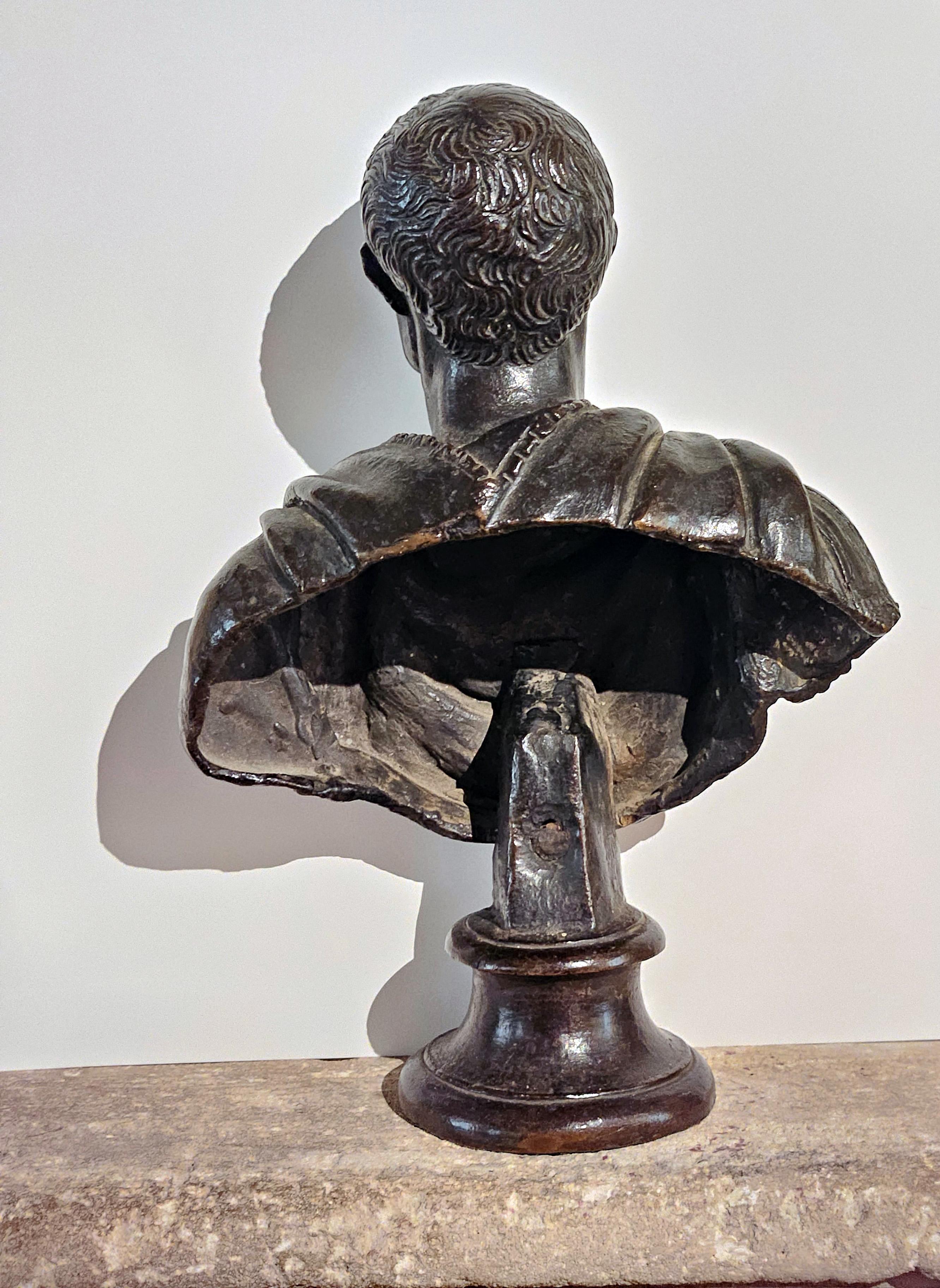 Buste de l'empereur romain Julius Caesar du 16e siècle  Bon état - En vente à Ramillies, BE