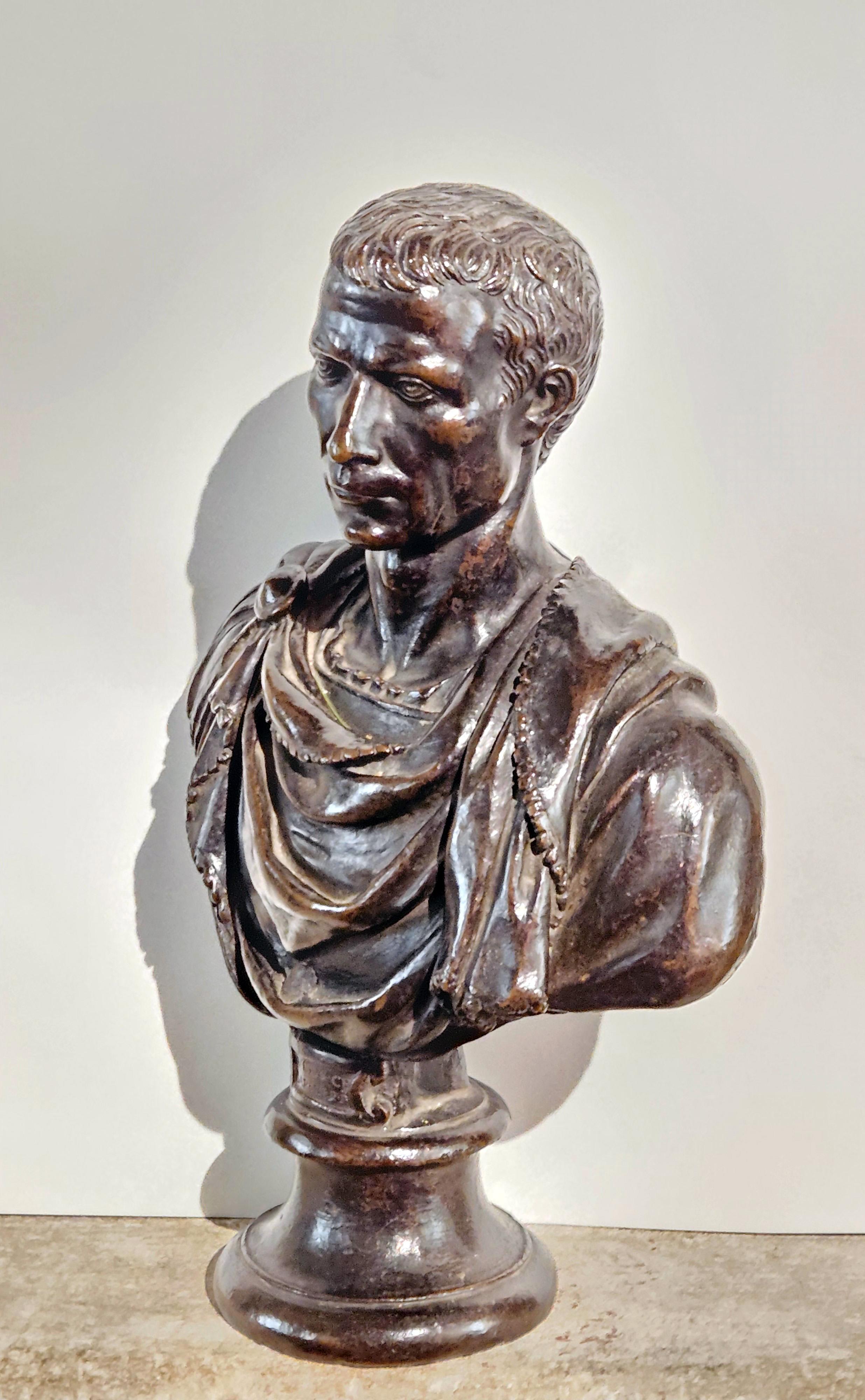 XVIIIe siècle et antérieur Buste de l'empereur romain Julius Caesar du 16e siècle  en vente