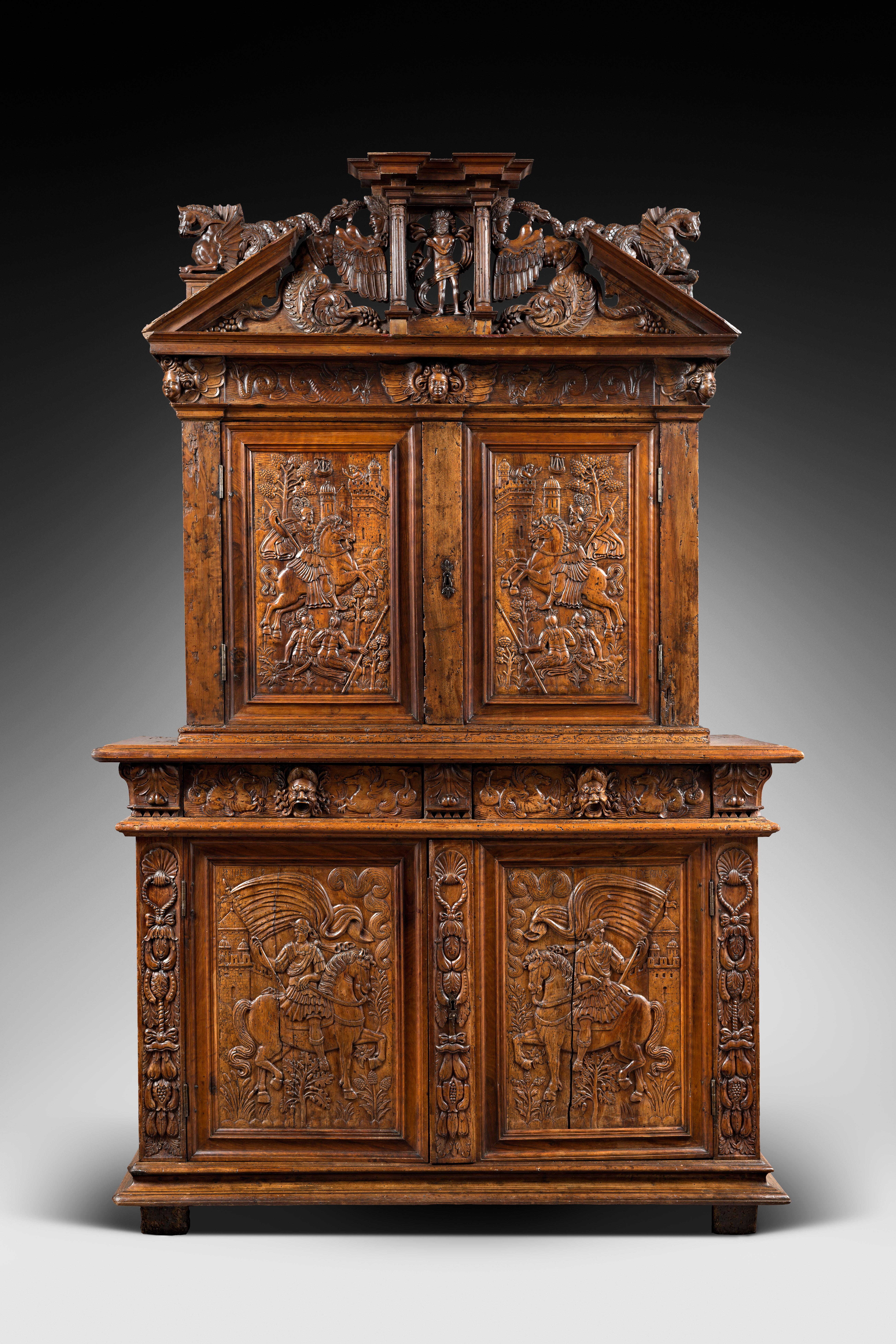 Collectional Jean Thuile 


Vers le milieu du XVIe siècle, le mobilier français évolue dans sa conception et son ornementation. Le lancement de grands projets architecturaux - comme le château de Fontainebleau - donne un nouvel élan aux artistes.