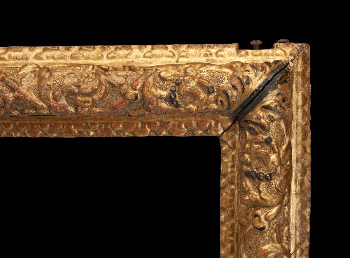 XVIe siècle, cadre en bois sculpté, doré et polychrome en vente 2