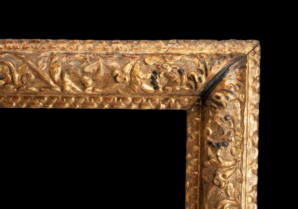 Geschnitzter, vergoldeter und polychromierter Holzrahmen aus dem 16. Jahrhundert (Italienisch) im Angebot
