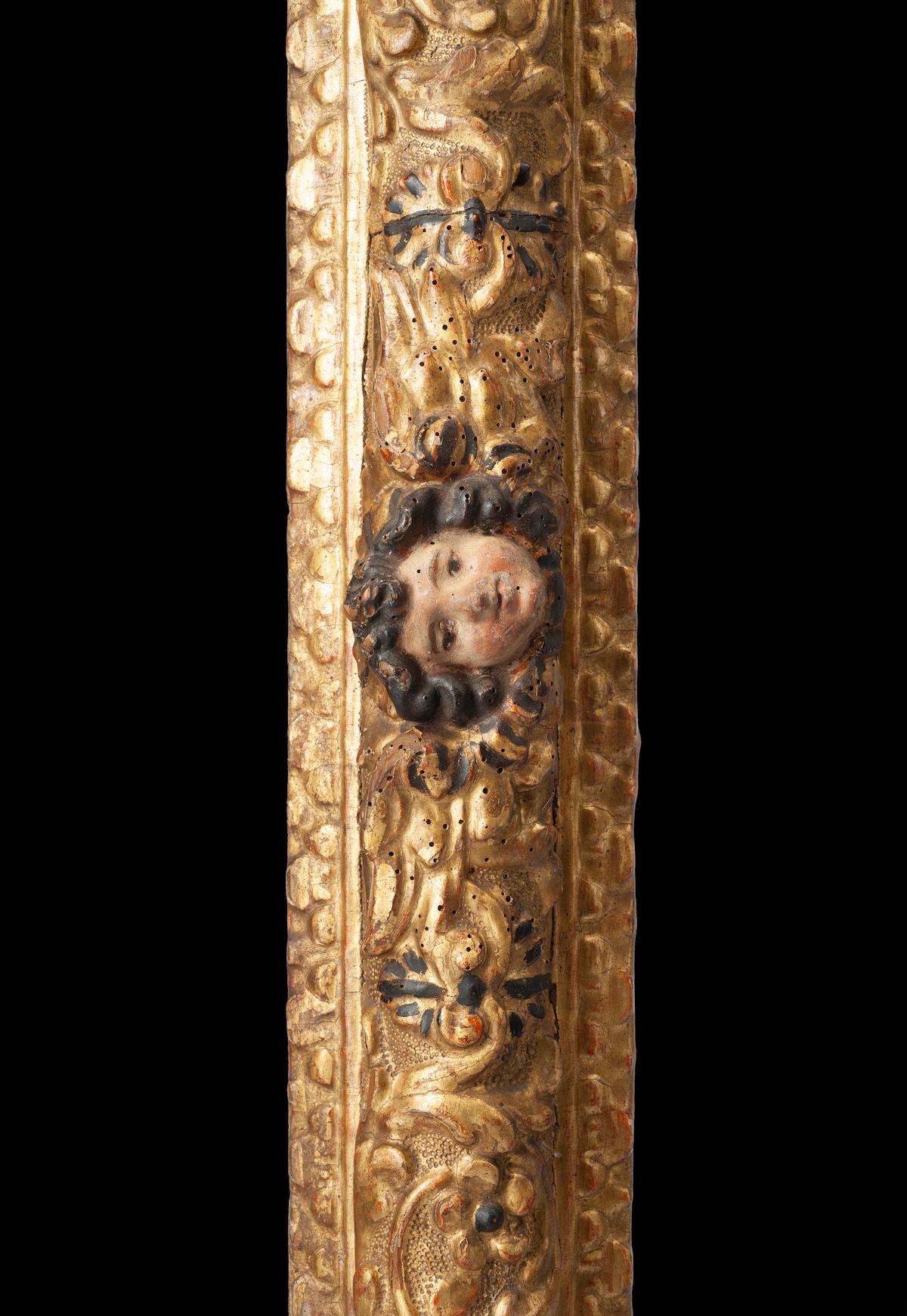 Geschnitzter, vergoldeter und polychromierter Holzrahmen aus dem 16. Jahrhundert (18. Jahrhundert und früher) im Angebot
