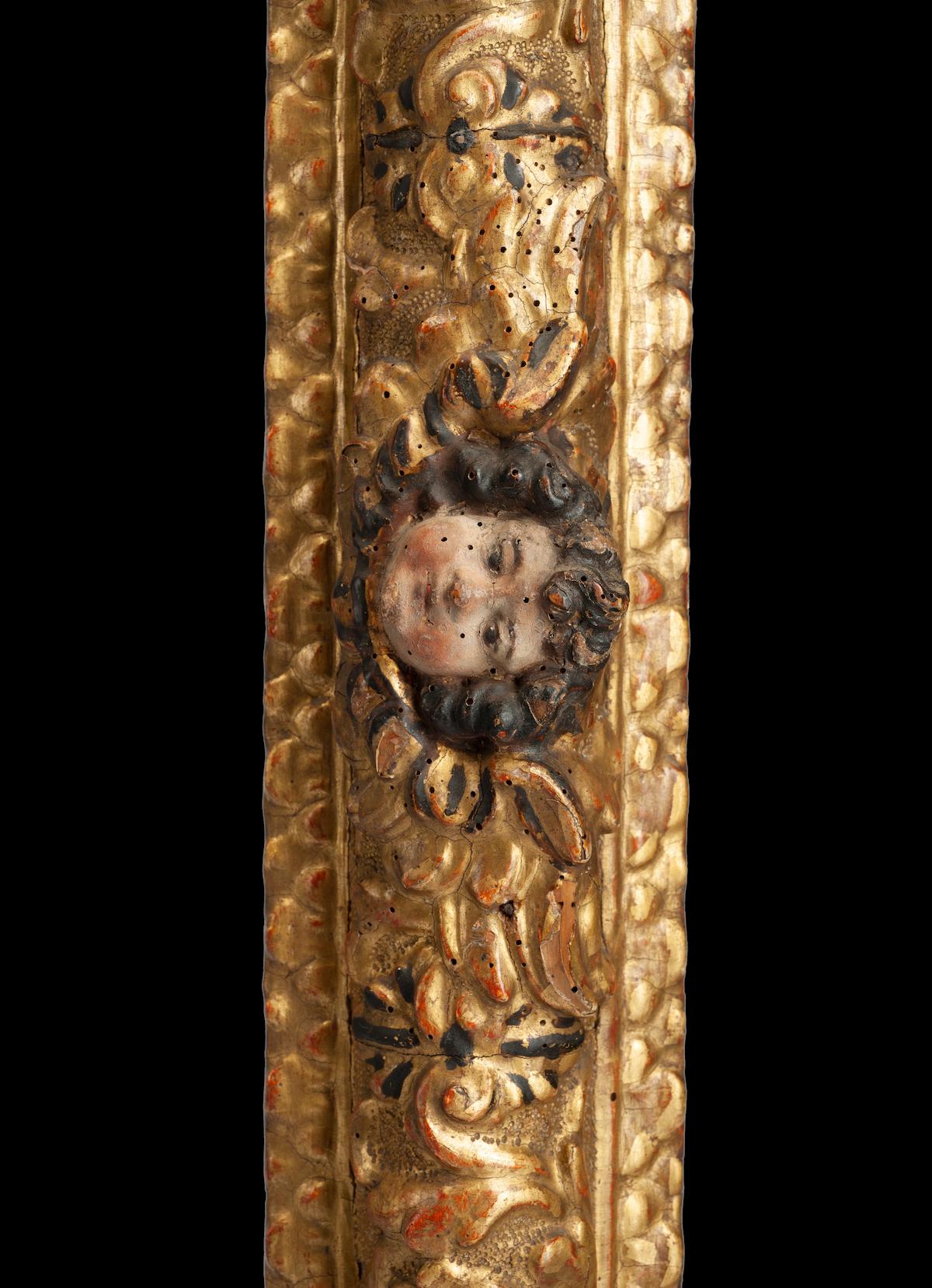 Geschnitzter, vergoldeter und polychromierter Holzrahmen aus dem 16. Jahrhundert im Angebot 1