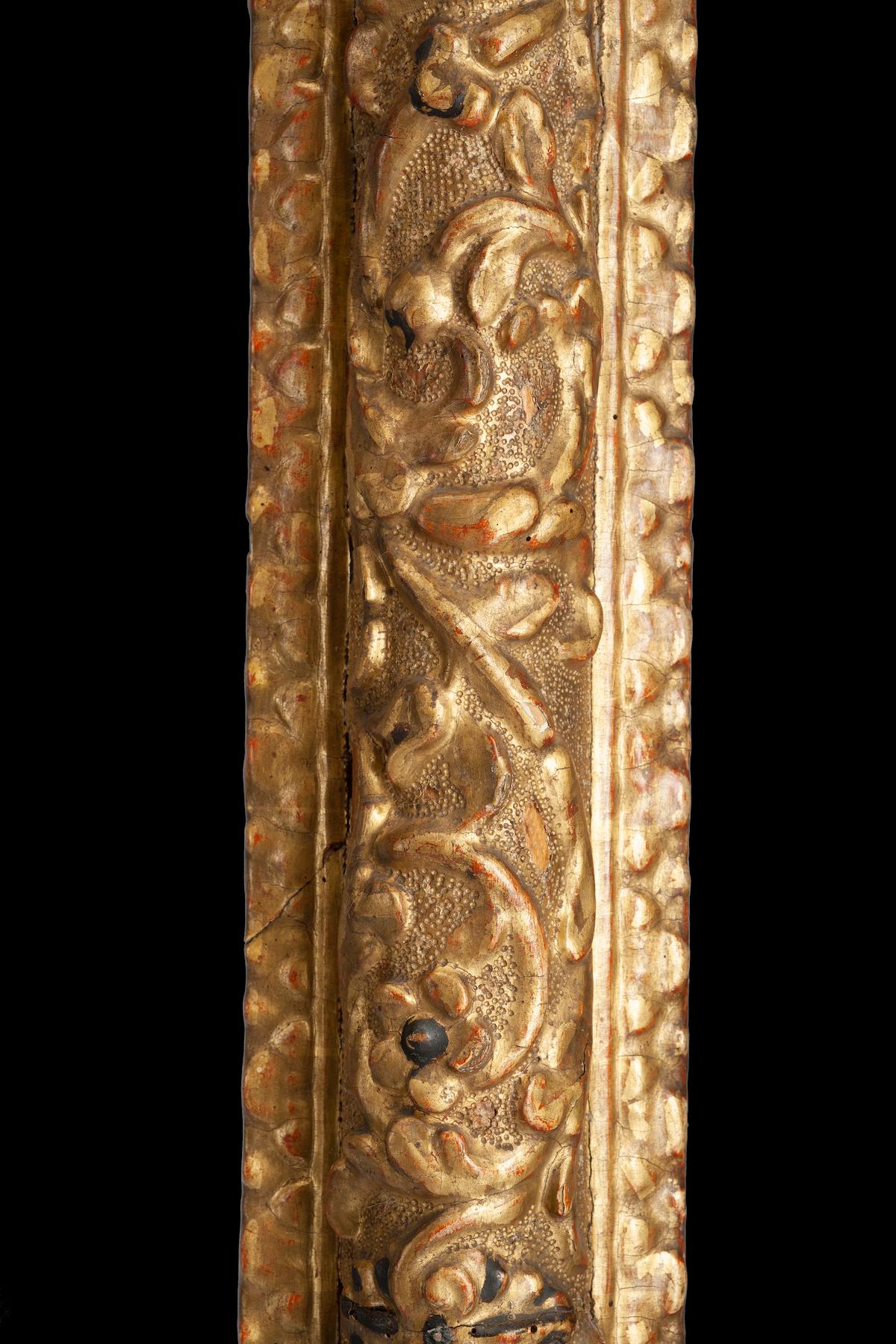 Geschnitzter, vergoldeter und polychromierter Holzrahmen aus dem 16. Jahrhundert im Angebot 2