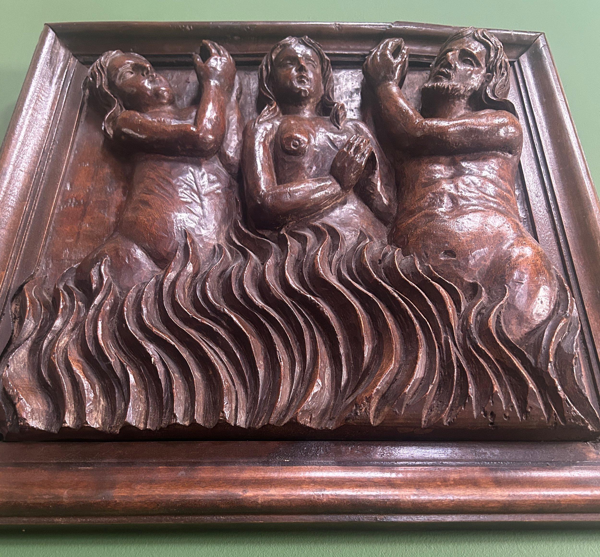 italien 16th Century Carved Religious Panel Sculpture of Poor Souls in Purgatory Hell en vente