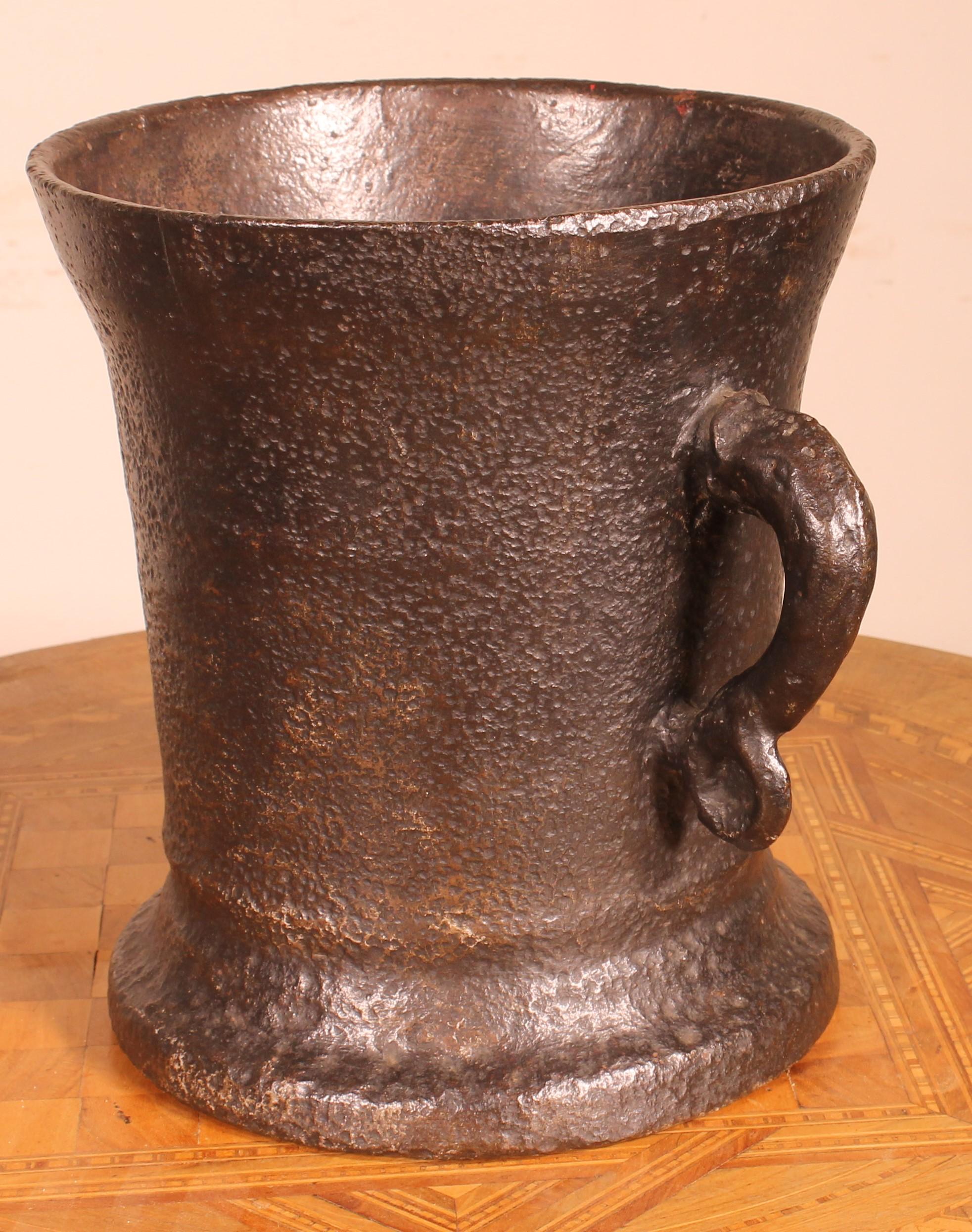 16th Century Cast Iron Mortar For Sale 1