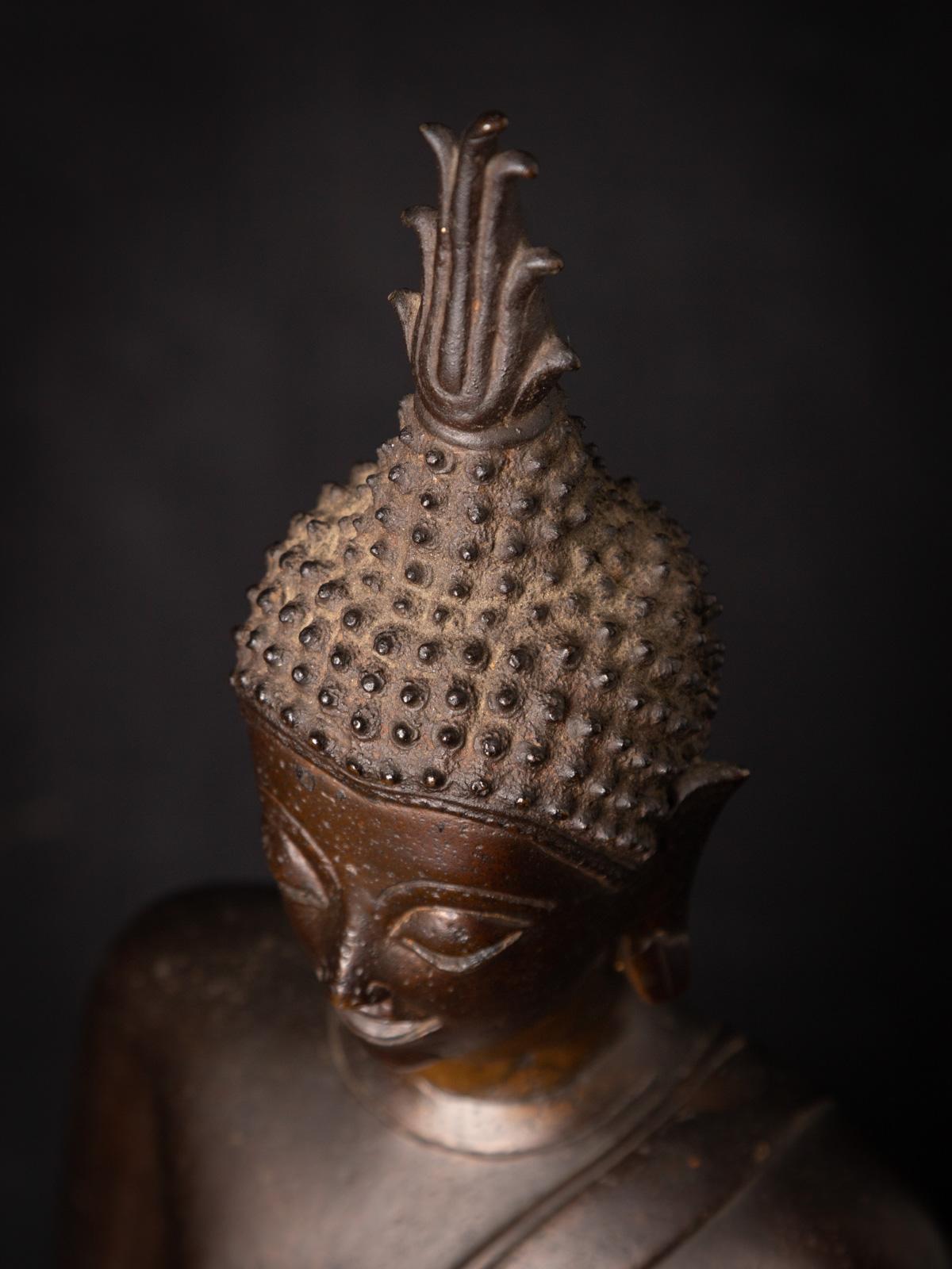 XVIe siècle - Période de Chiang Sean Statue de Bouddha thaïlandaise ancienne en bronze du XVIe siècle en vente 7