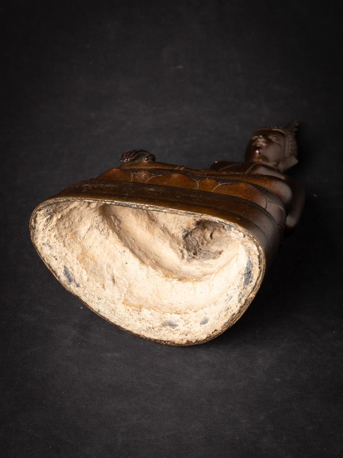 XVIe siècle - Période de Chiang Sean Statue de Bouddha thaïlandaise ancienne en bronze du XVIe siècle en vente 9