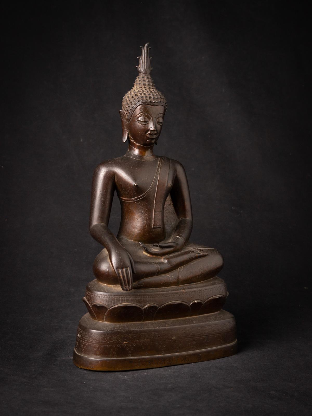 XVIIIe siècle et antérieur XVIe siècle - Période de Chiang Sean Statue de Bouddha thaïlandaise ancienne en bronze du XVIe siècle en vente