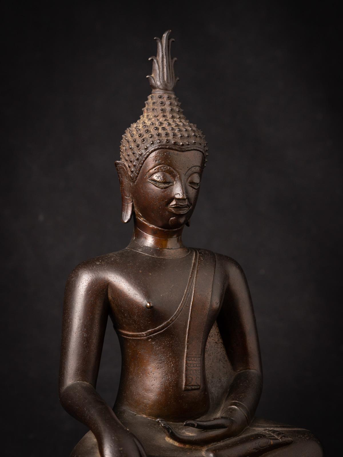 Bronze XVIe siècle - Période de Chiang Sean Statue de Bouddha thaïlandaise ancienne en bronze du XVIe siècle en vente