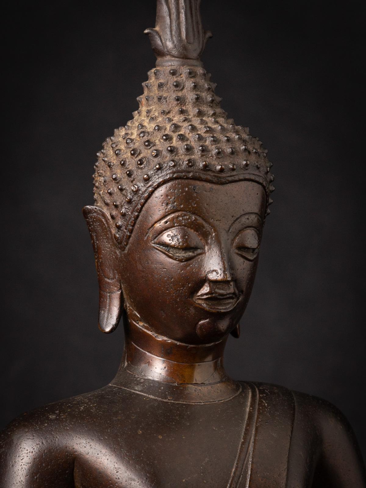 XVIe siècle - Période de Chiang Sean Statue de Bouddha thaïlandaise ancienne en bronze du XVIe siècle en vente 1