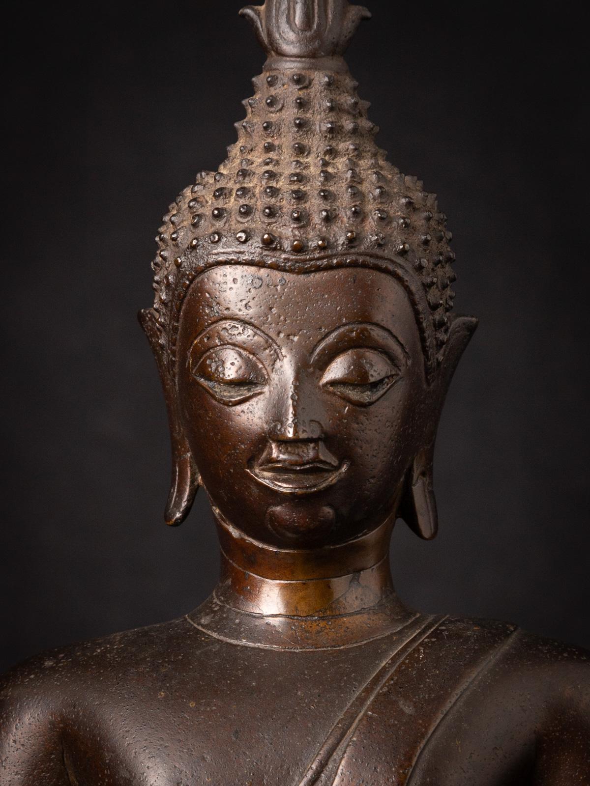 XVIe siècle - Période de Chiang Sean Statue de Bouddha thaïlandaise ancienne en bronze du XVIe siècle en vente 3