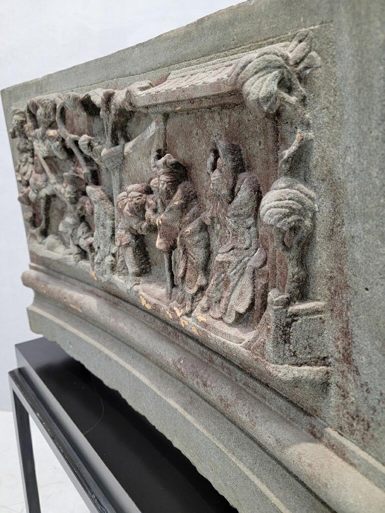 XVIIIe siècle et antérieur Ancien panneau chinois en pierre grise sculpté à la main avec Stand en vente