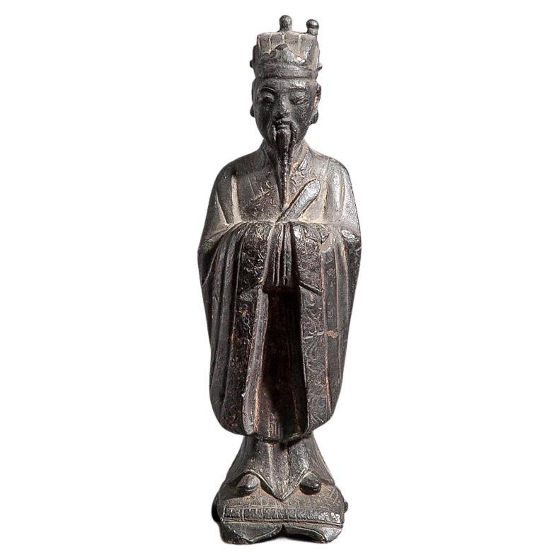 Figure d'un noble debout en bronze chinois du 16e siècle en vente