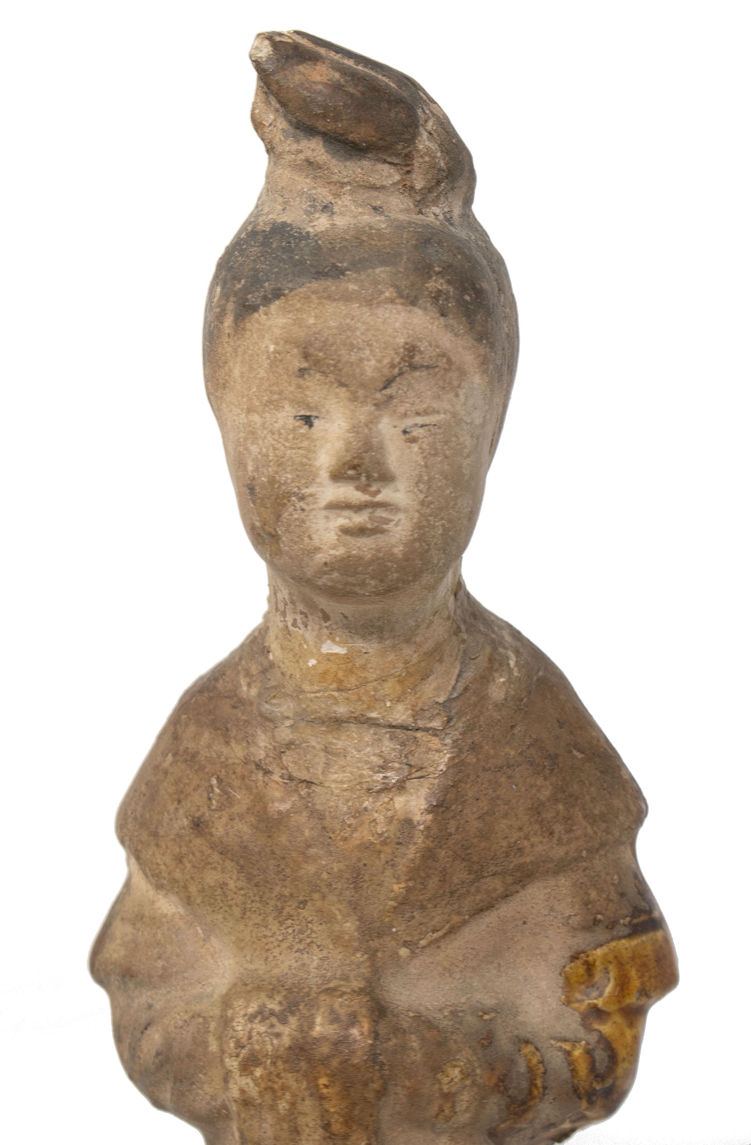 16th Century Chinese Terracotta Ceramic Figure of a Woman in Traditional Dress 2