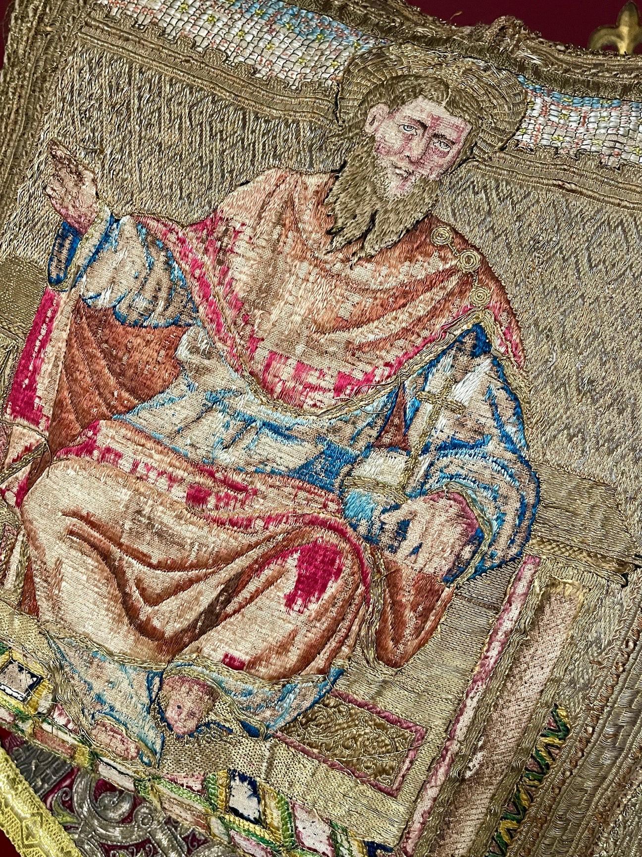 Un magnifico cuscino antico
Impressionante esemplare di grandi dimensioni con un raro e squisito ricamo di Cristo del XVI secolo.
Lavorati con sete colorate e fili metallici

Francese o italiano Circa 1580

Il pannello era originariamente un