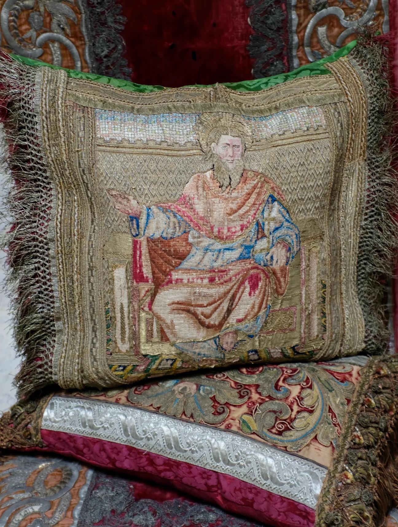 Fatto a mano Cuscino ecclesiastico ad ago del XVI secolo in vendita