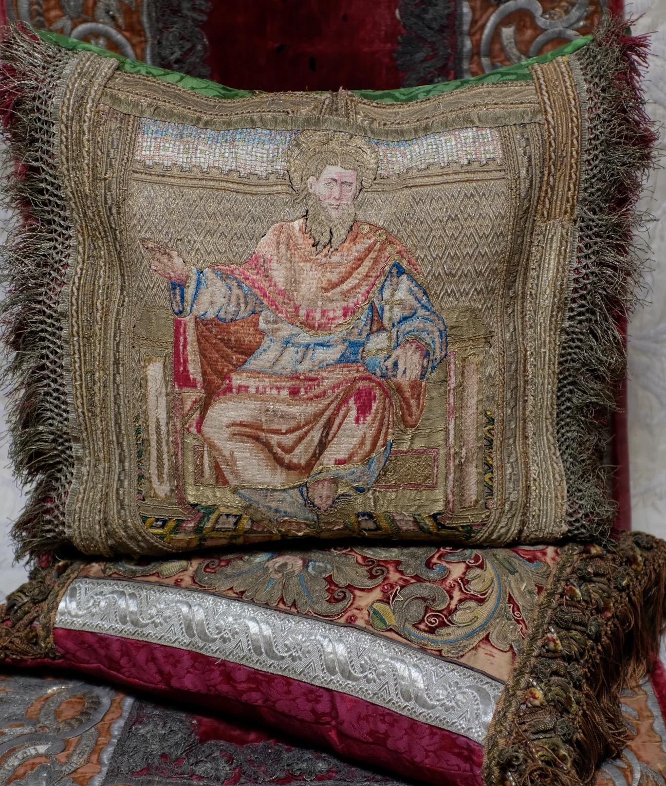Fino al XVIII secolo Cuscino ecclesiastico ad ago del XVI secolo in vendita