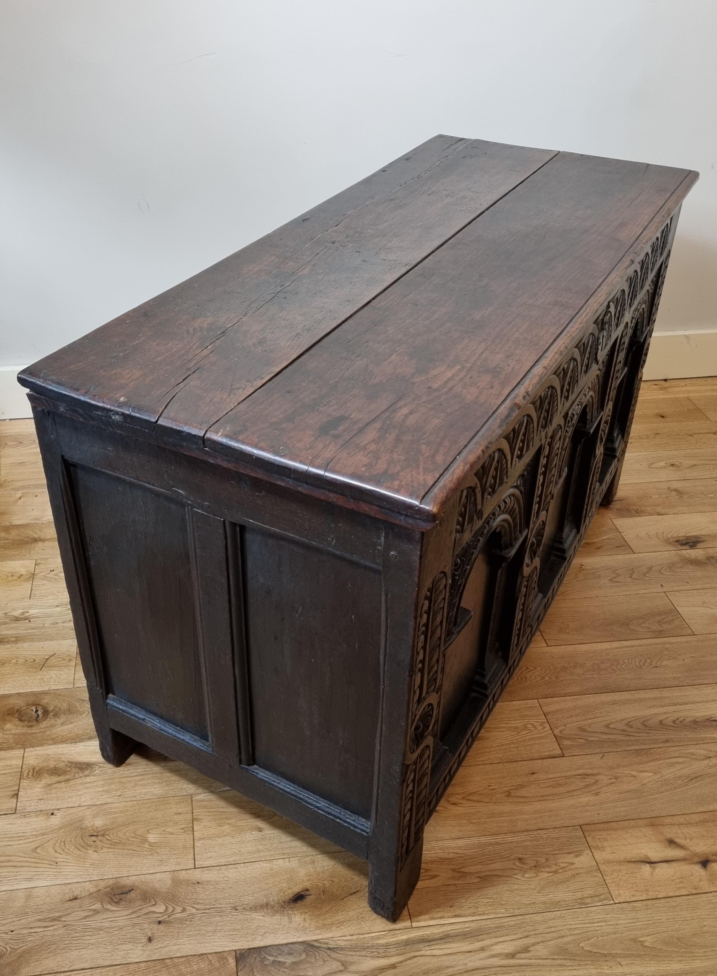 16th Century Elizabethan Carved Oak Chest  In Good Condition For Sale In Hoddesdon, GB