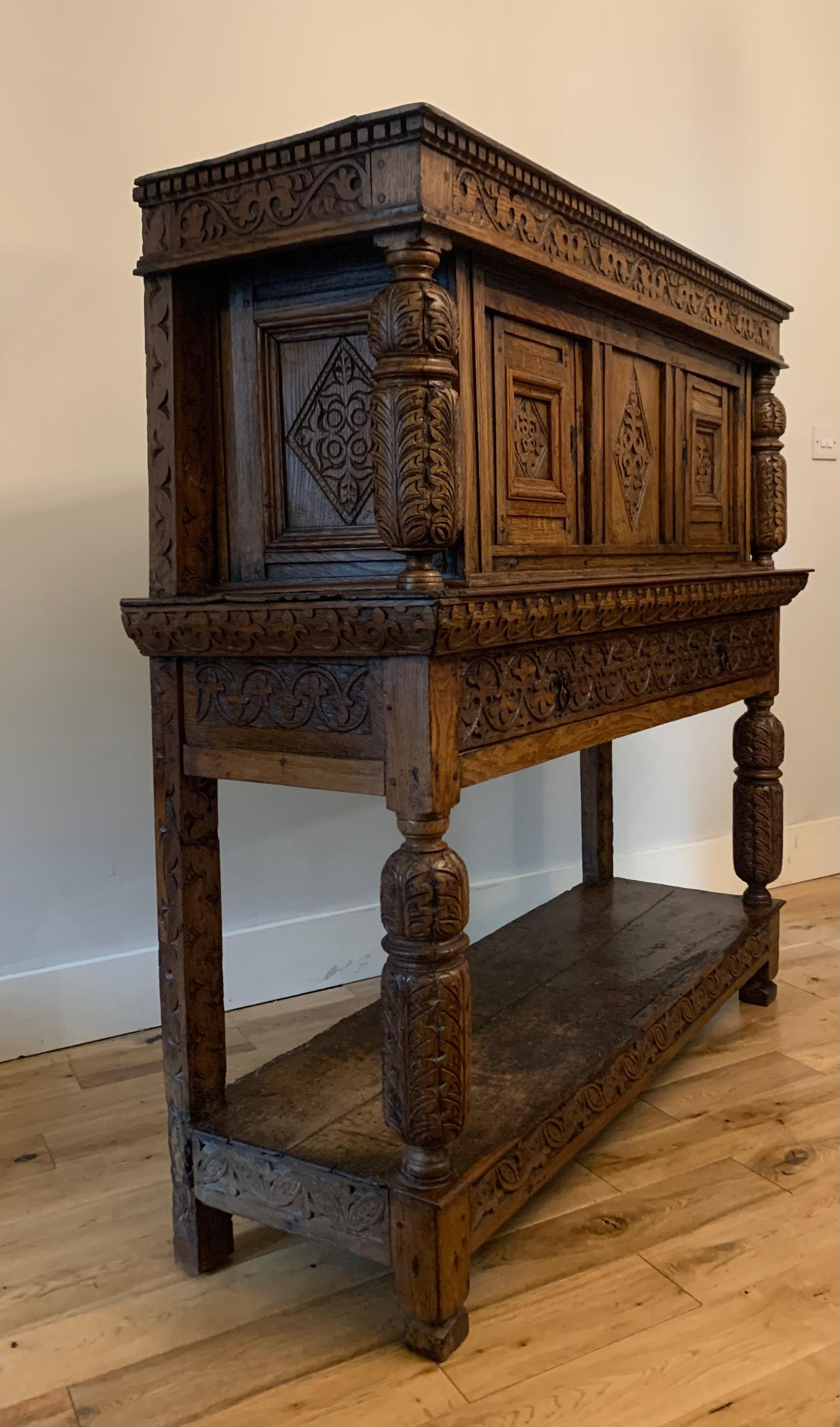 16th Century Elizabethan Joined Oak Livery Court Cupboard In Good Condition For Sale In Hoddesdon, GB