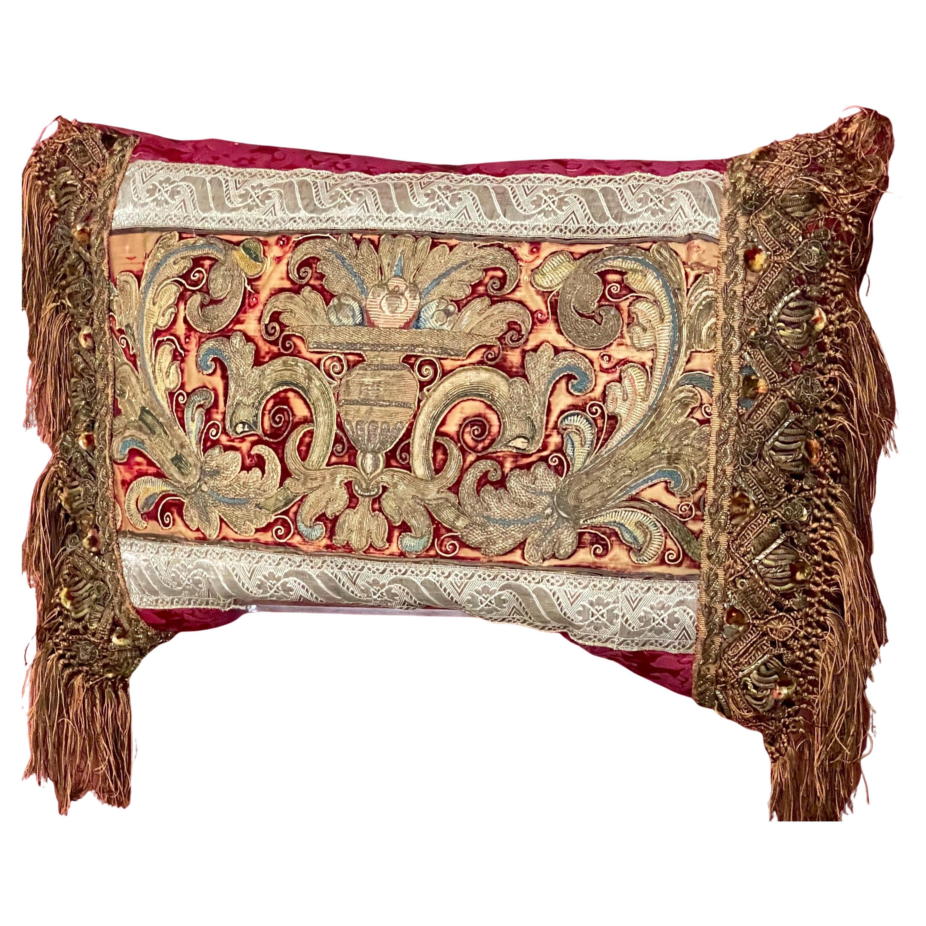 Cuscino con ricamo del XVI secolo