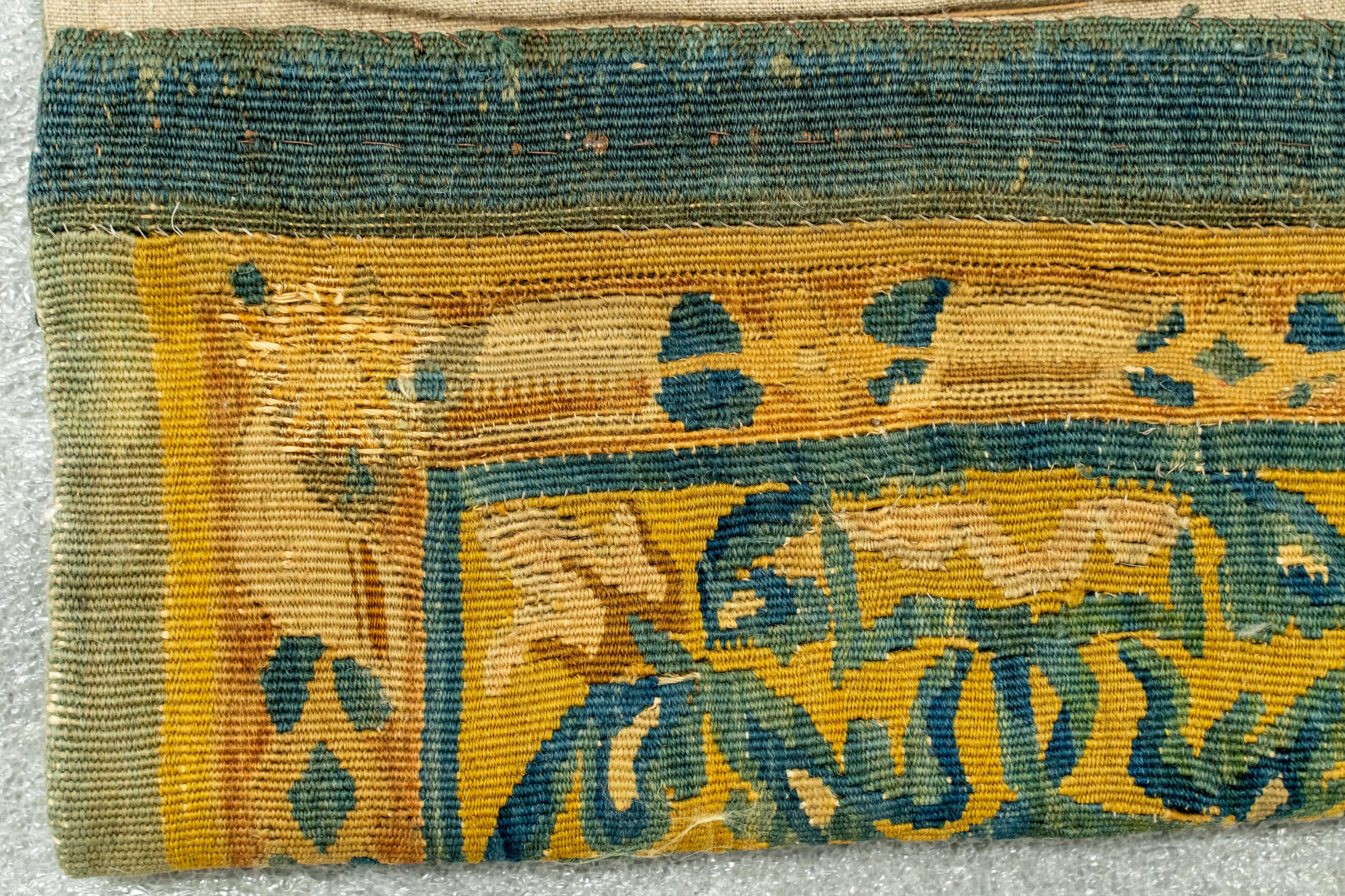 Tapiz holandés de lana y seda Enghien del siglo XVI Flora Fauna en venta 3