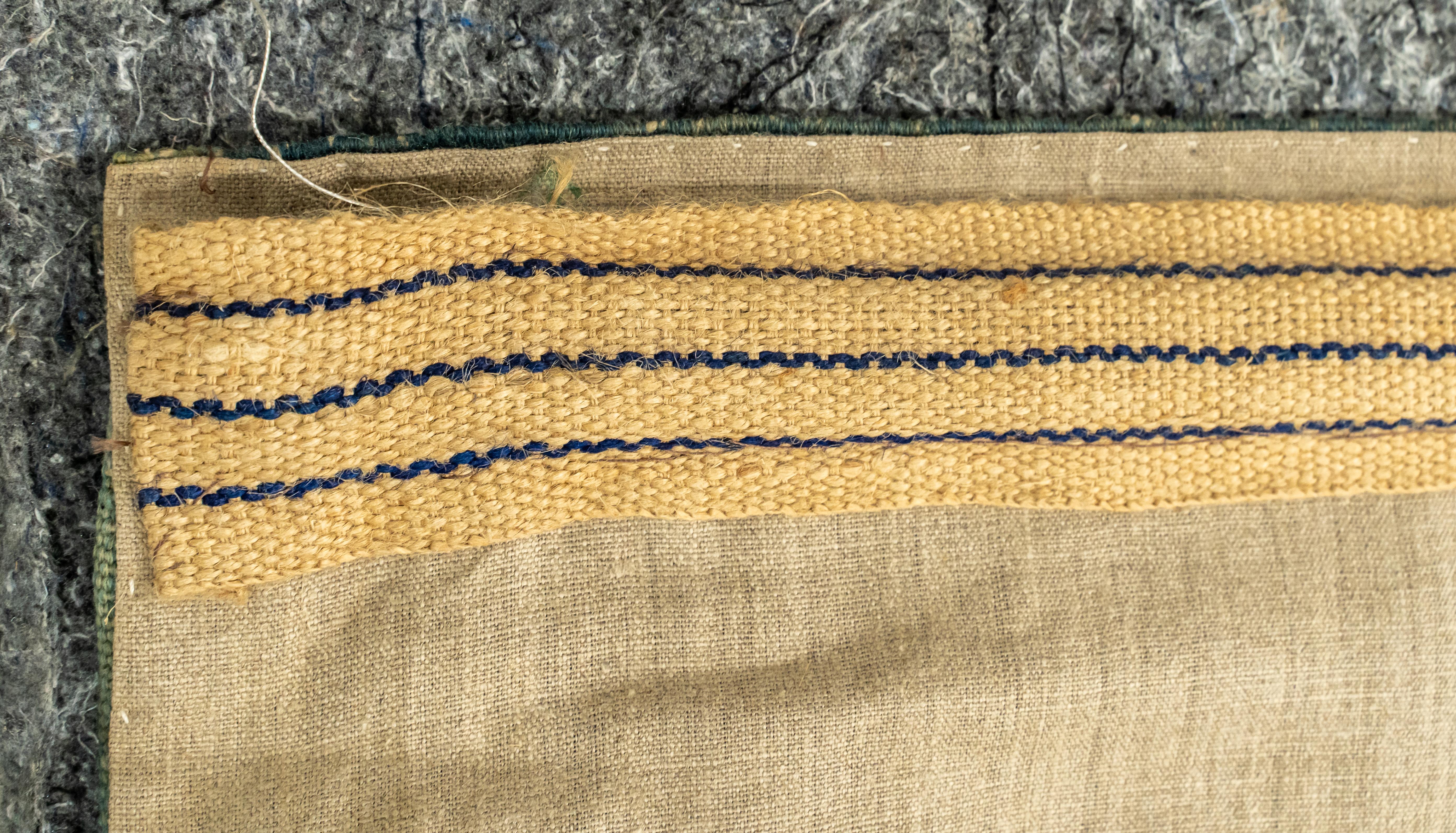 Tapiz holandés de lana y seda Enghien del siglo XVI Flora Fauna en venta 8