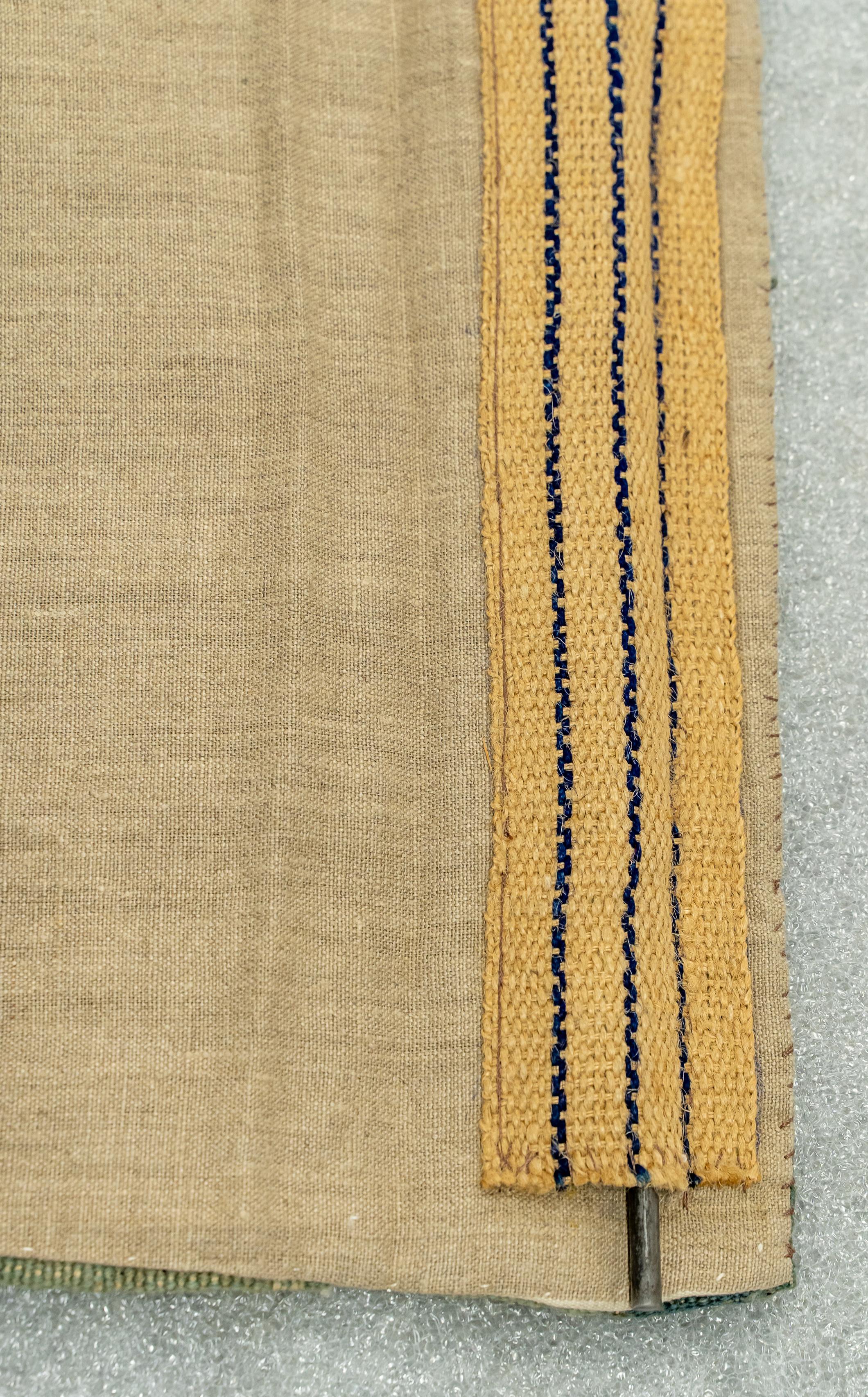 Tapiz holandés de lana y seda Enghien del siglo XVI Flora Fauna en venta 9