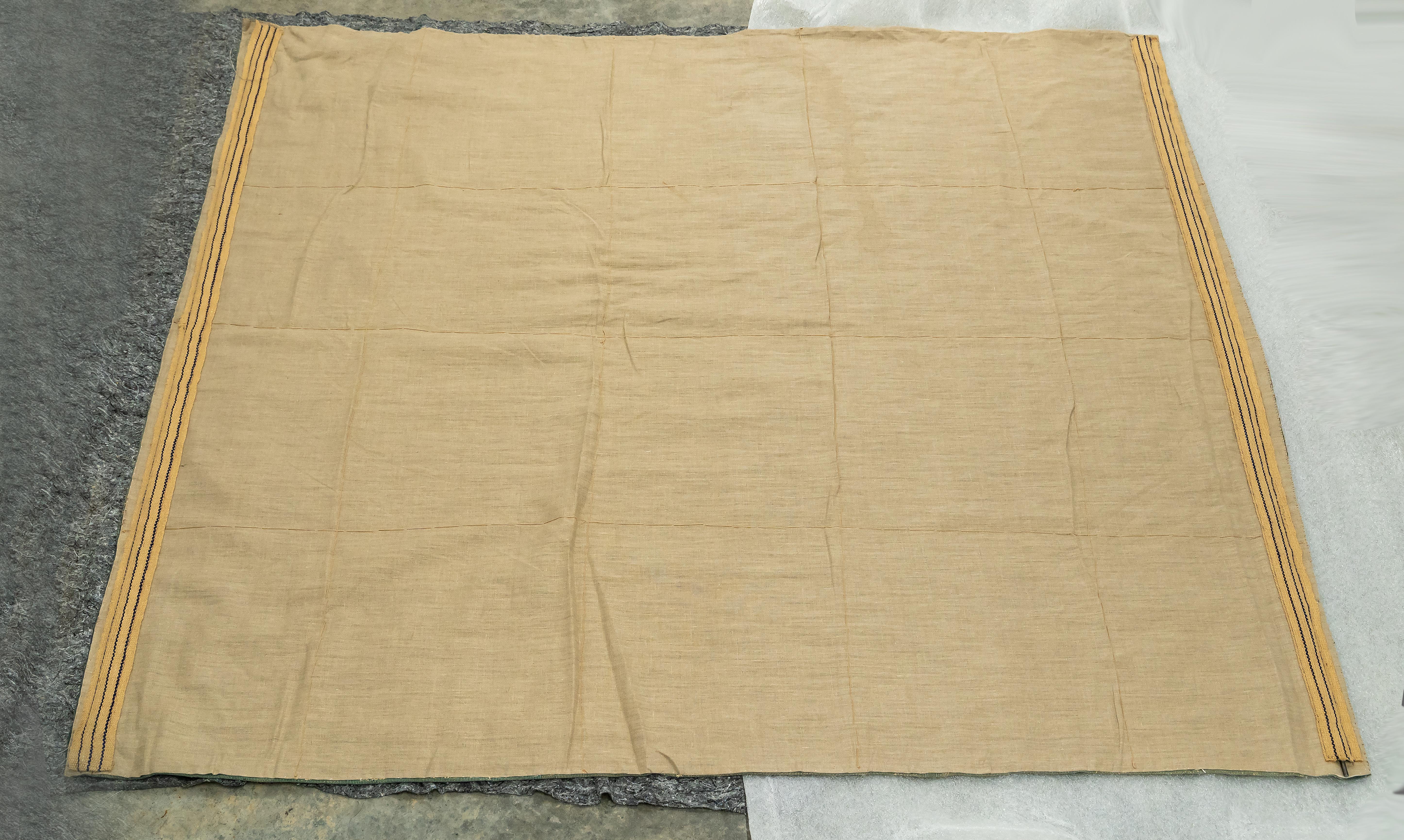 Tapiz holandés de lana y seda Enghien del siglo XVI Flora Fauna en venta 12