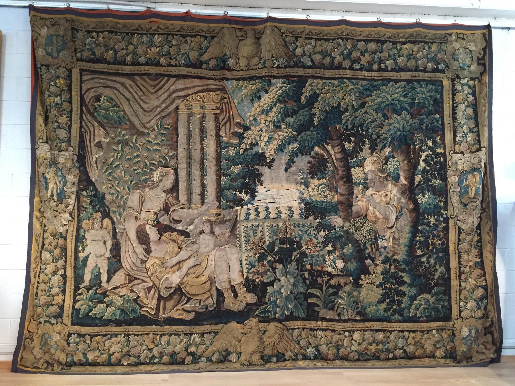 XVIe siècle, tapisserie flamande en bois orné
Flandre Bruxelles

Cette belle et précieuse tapisserie, d'une grande finesse d'exécution et réalisée avec des fils de laine, a été confectionnée au XVIe siècle en Flandre. Elle se rapproche