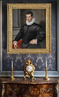 Portrait d'un Gentleman en doublet noir tenant un médaillon, vers 1575/80