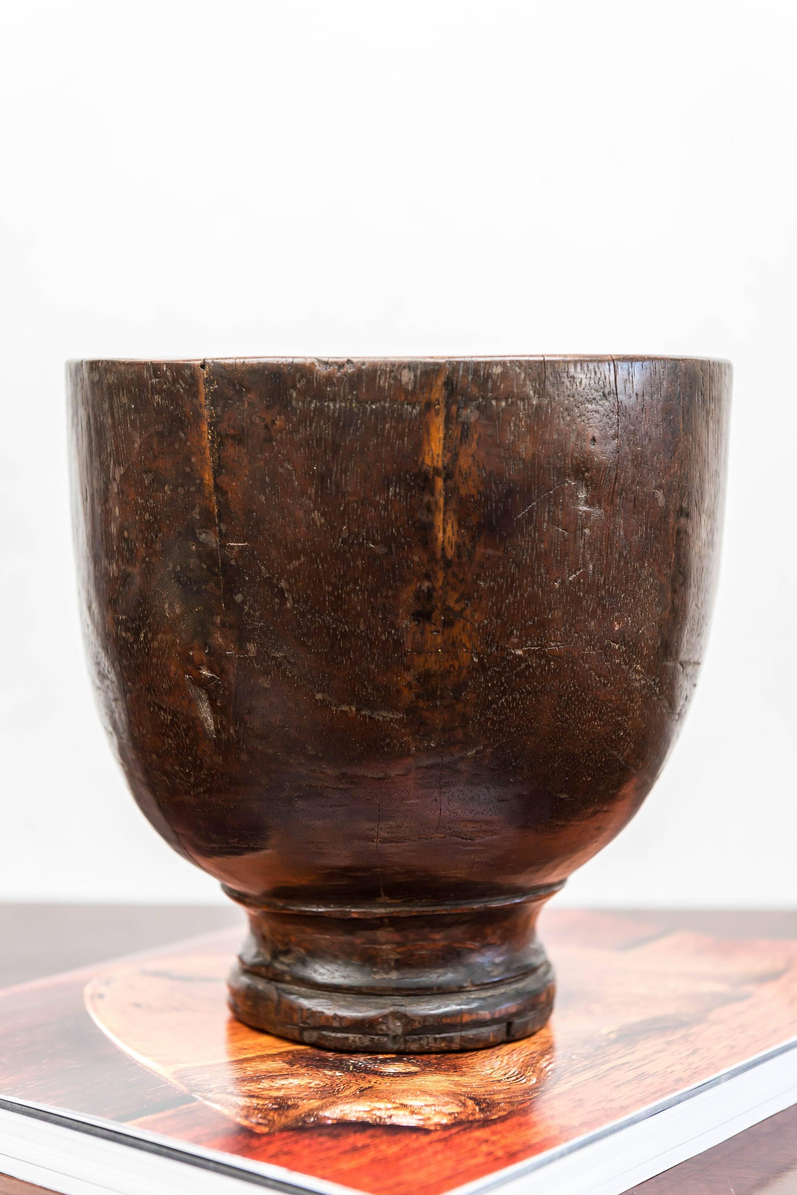 16th Century Footed Wood Bowl Dated 1534, a Wassail Bowl, English Treenware In Good Condition In San Francisco, CA