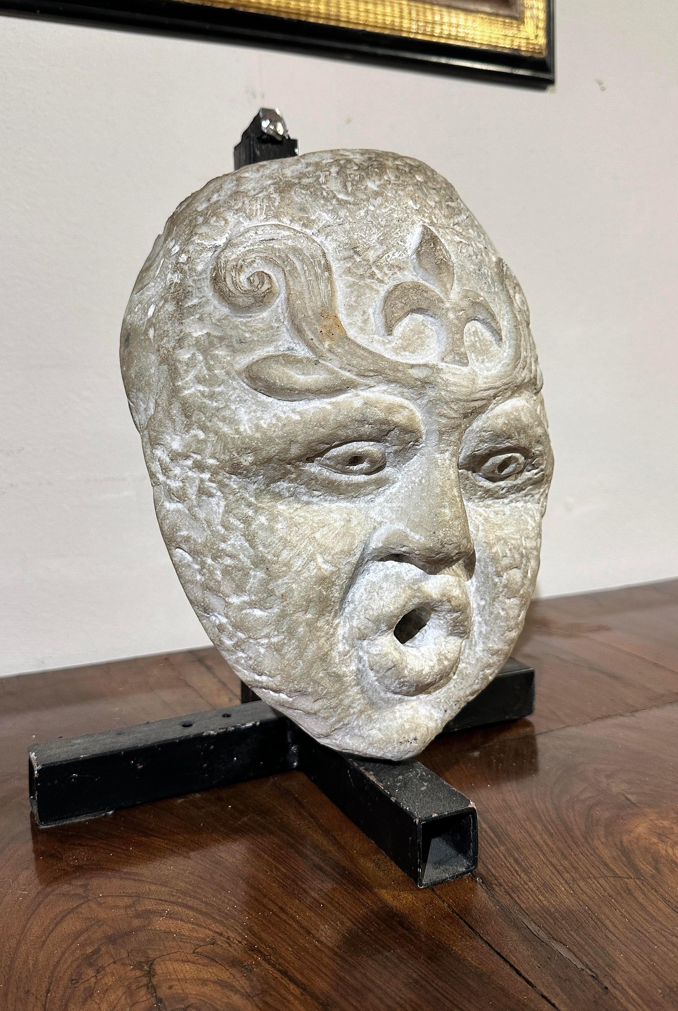 Rinascimento 16th CENTURY FOUNTAIN MASK SCULPTURE in vendita