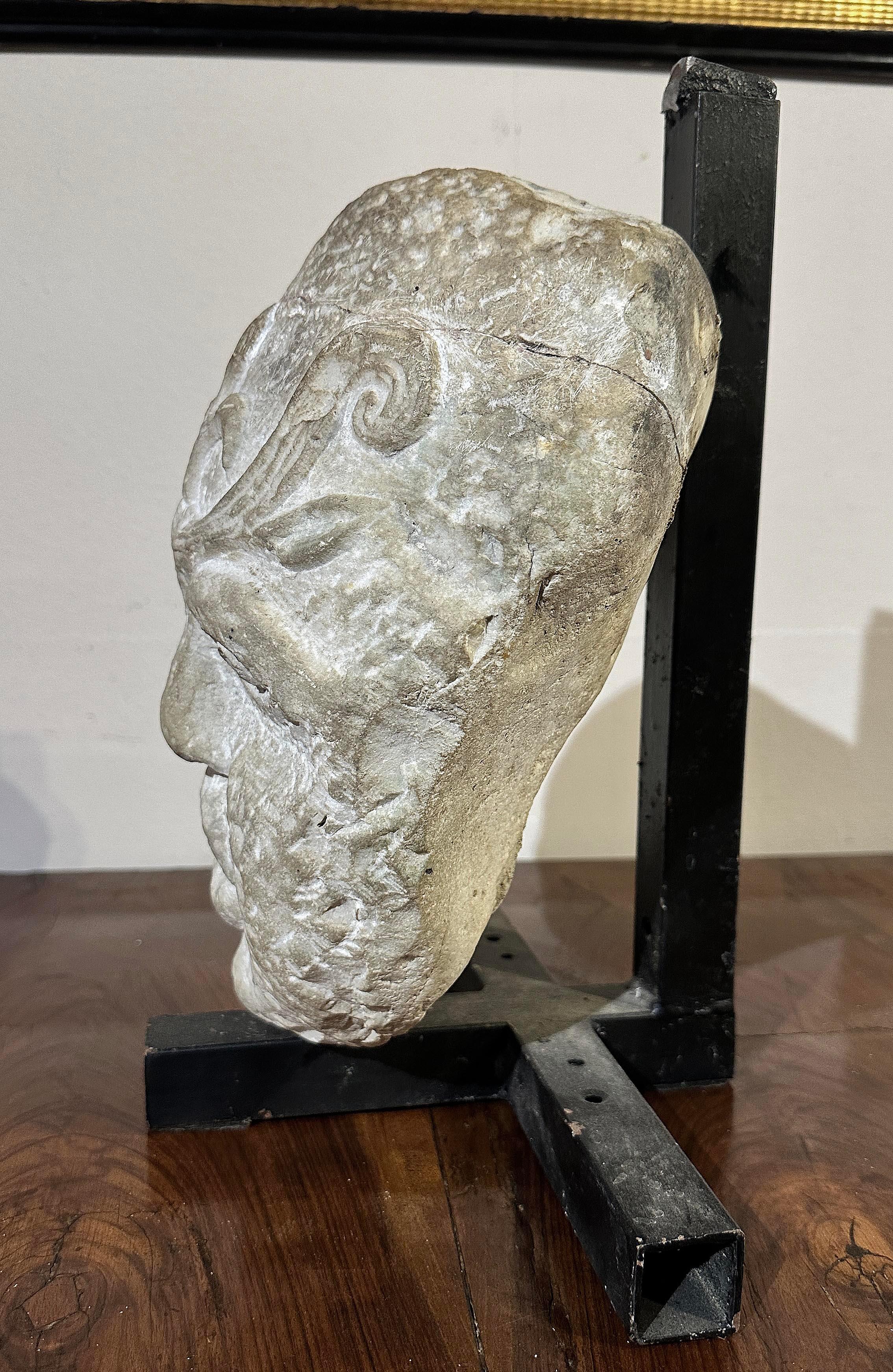 Italiano 16th CENTURY FOUNTAIN MASK SCULPTURE in vendita