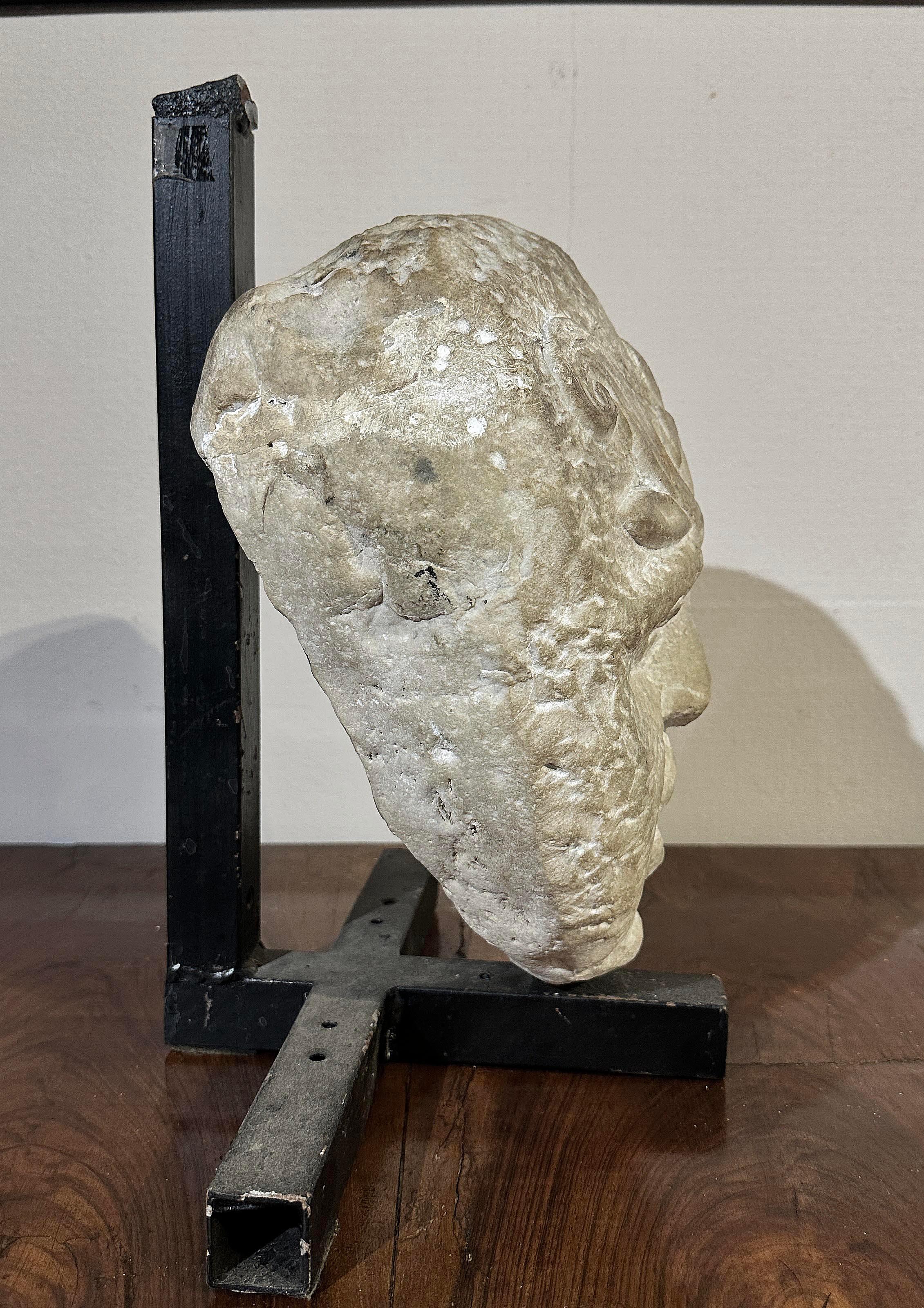 Fatto a mano 16th CENTURY FOUNTAIN MASK SCULPTURE in vendita