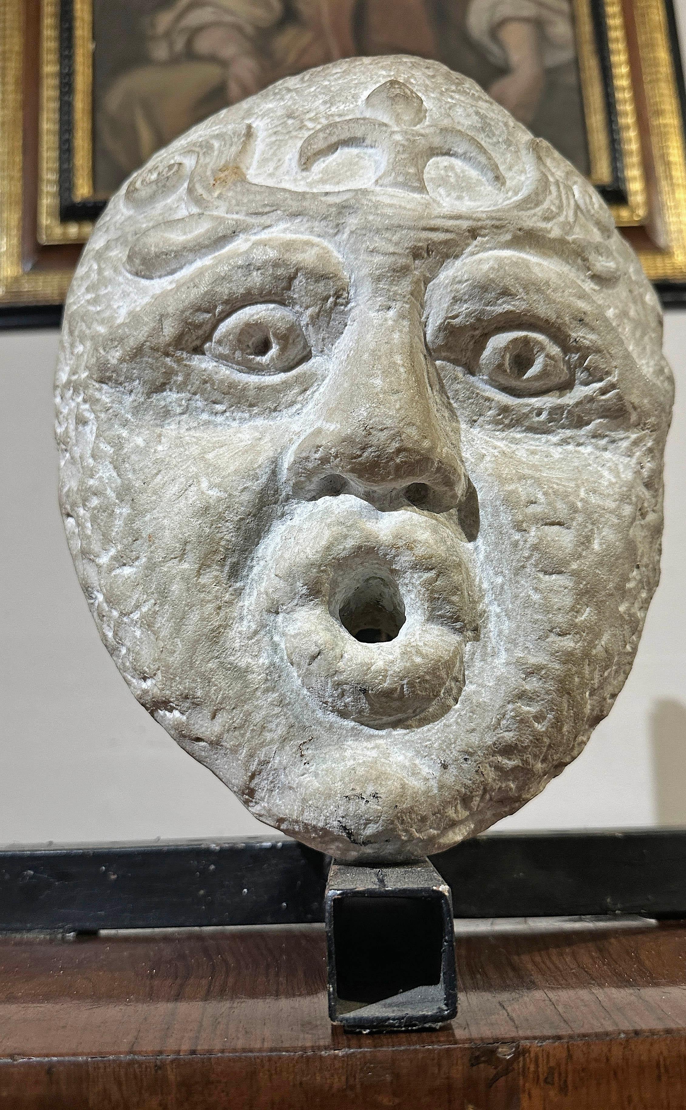Marmo 16th CENTURY FOUNTAIN MASK SCULPTURE in vendita