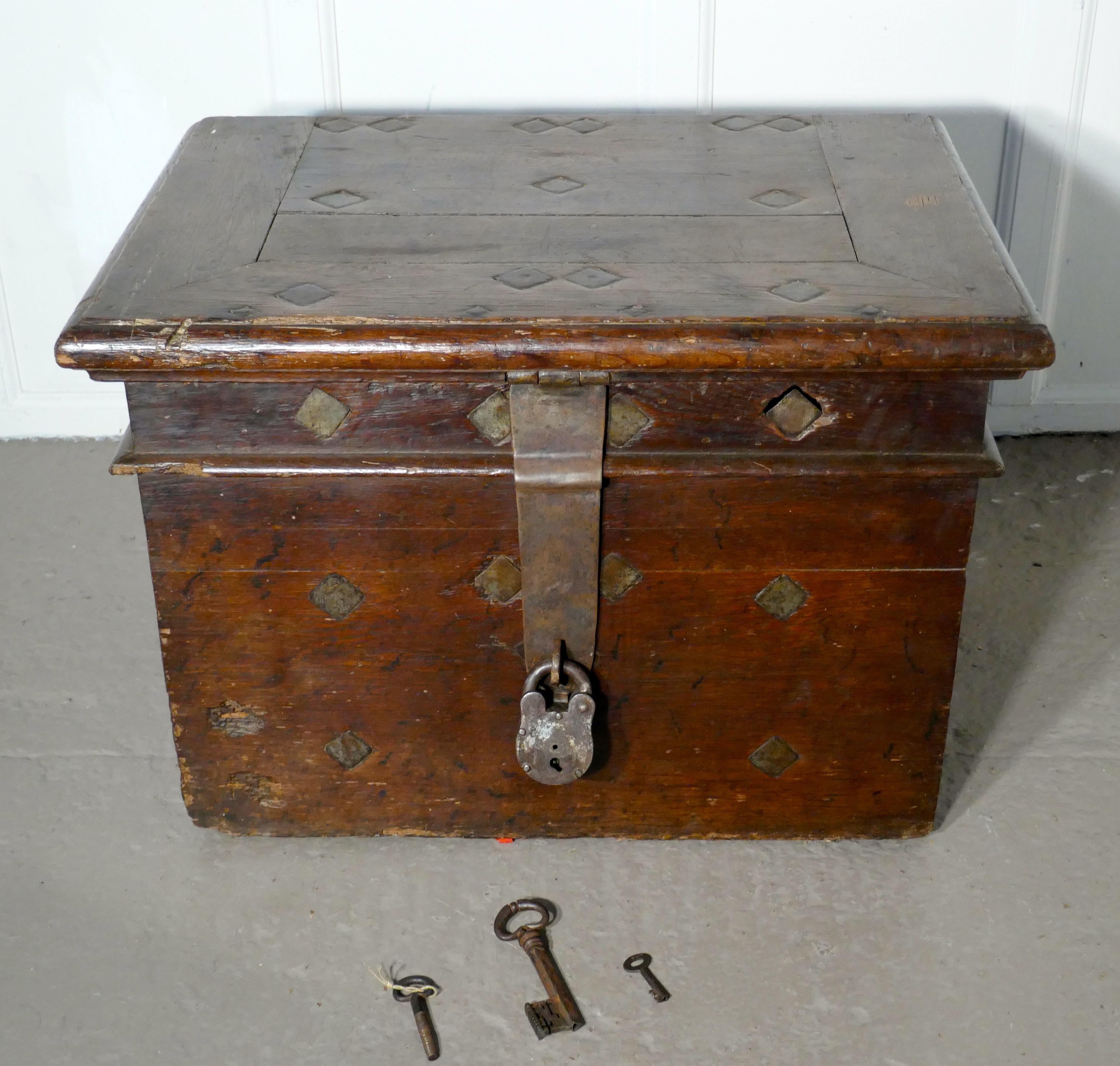 Französische Schatztruhe aus Eiche und Silber, 17. Jahrhundert, starke Schachtel 6
