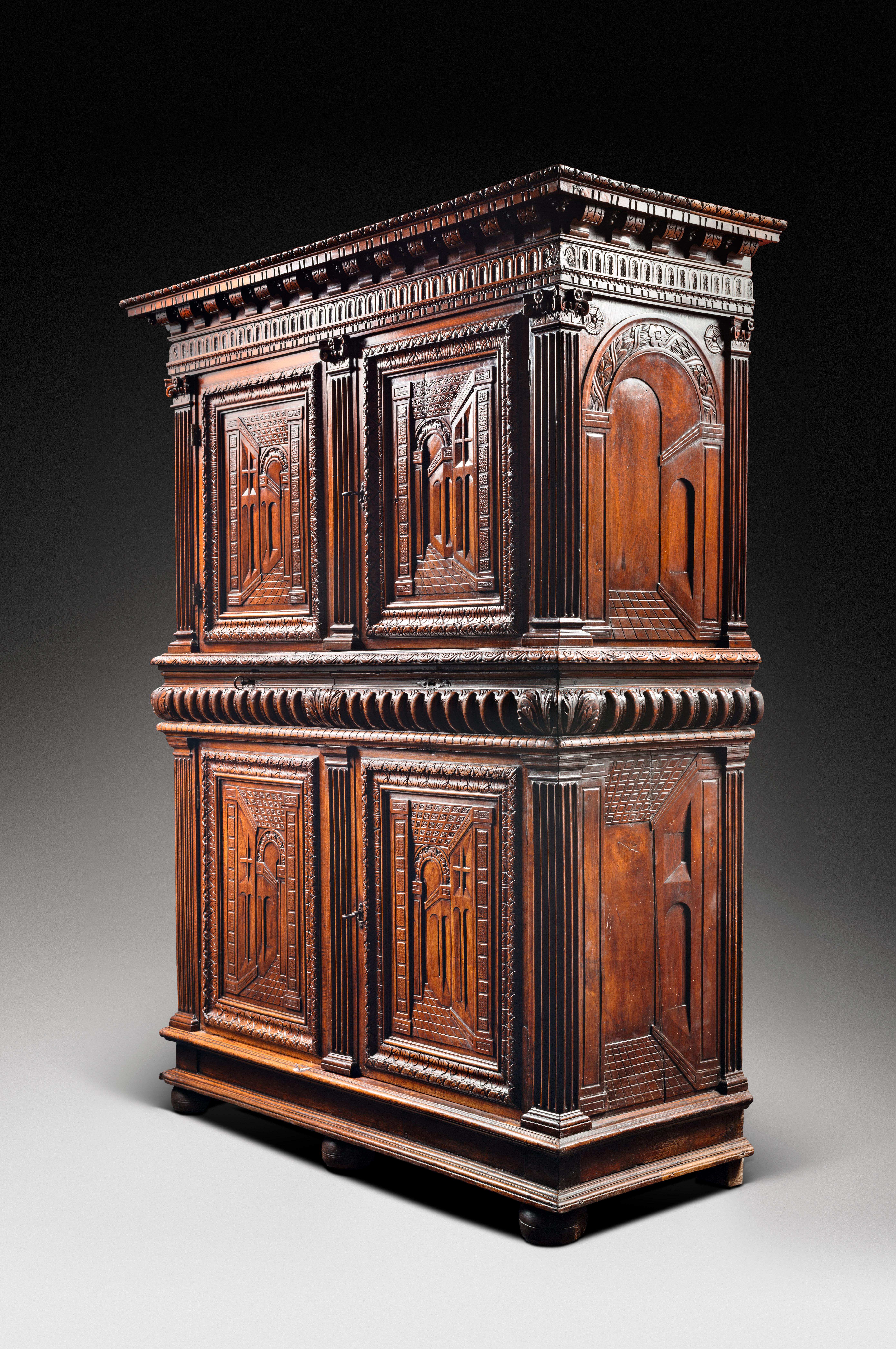 16th Century French Renaissance Cabinet with Perspective Carving In Good Condition In Saint-Ouen, FR