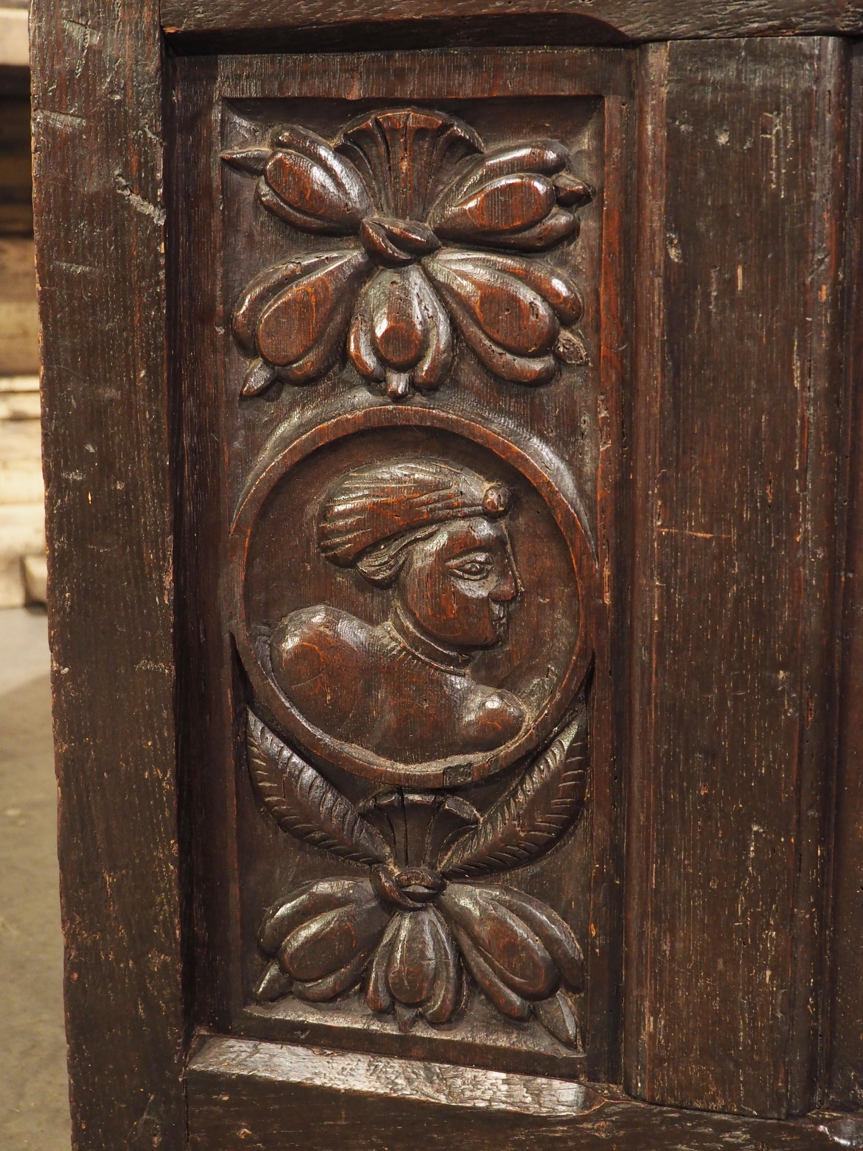Coffre en chêne sculpté de la French Renaissance du XVIe siècle en vente 10