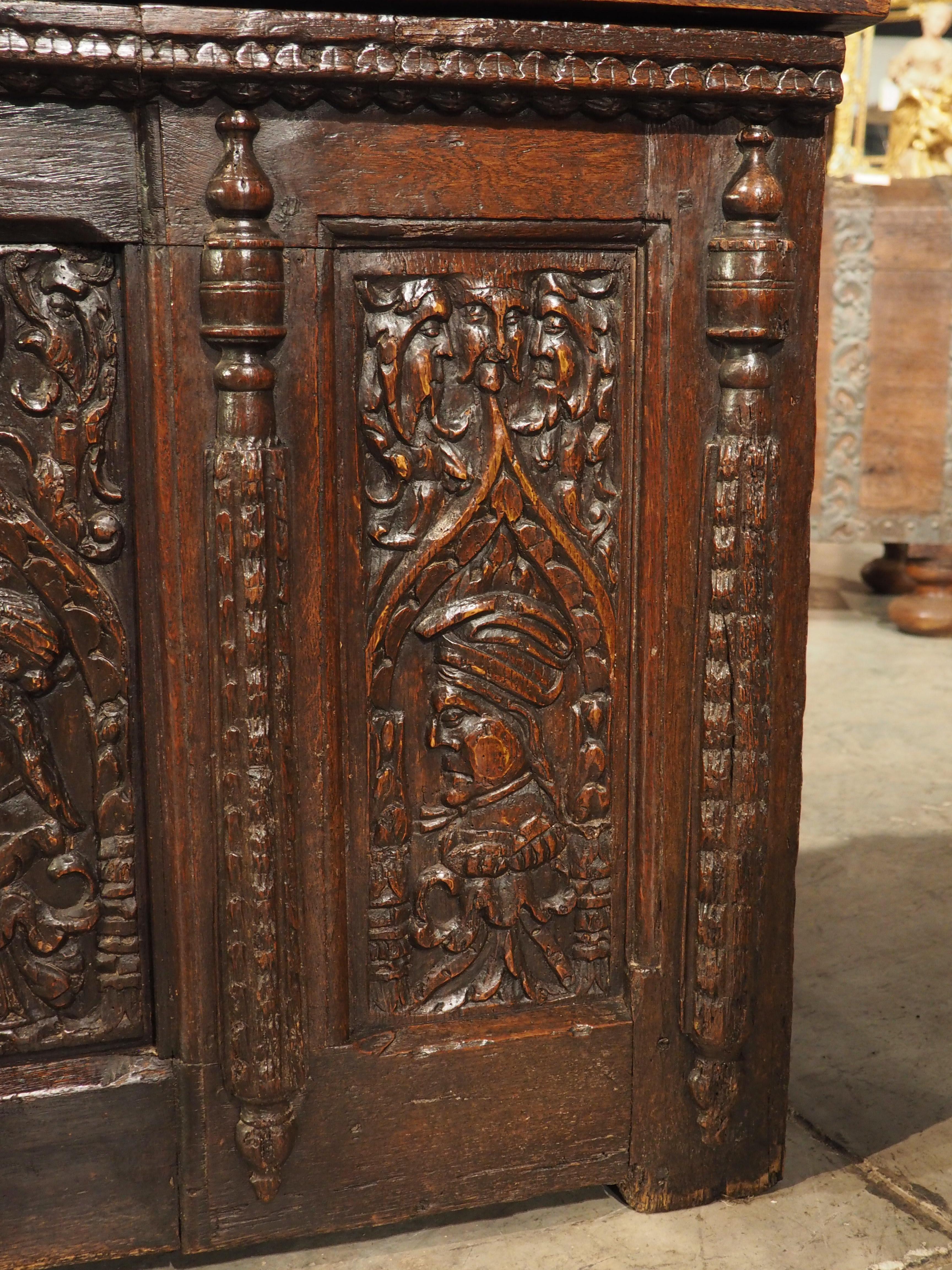 16th Century French Renaissance Chest in Carved Oak For Sale 1