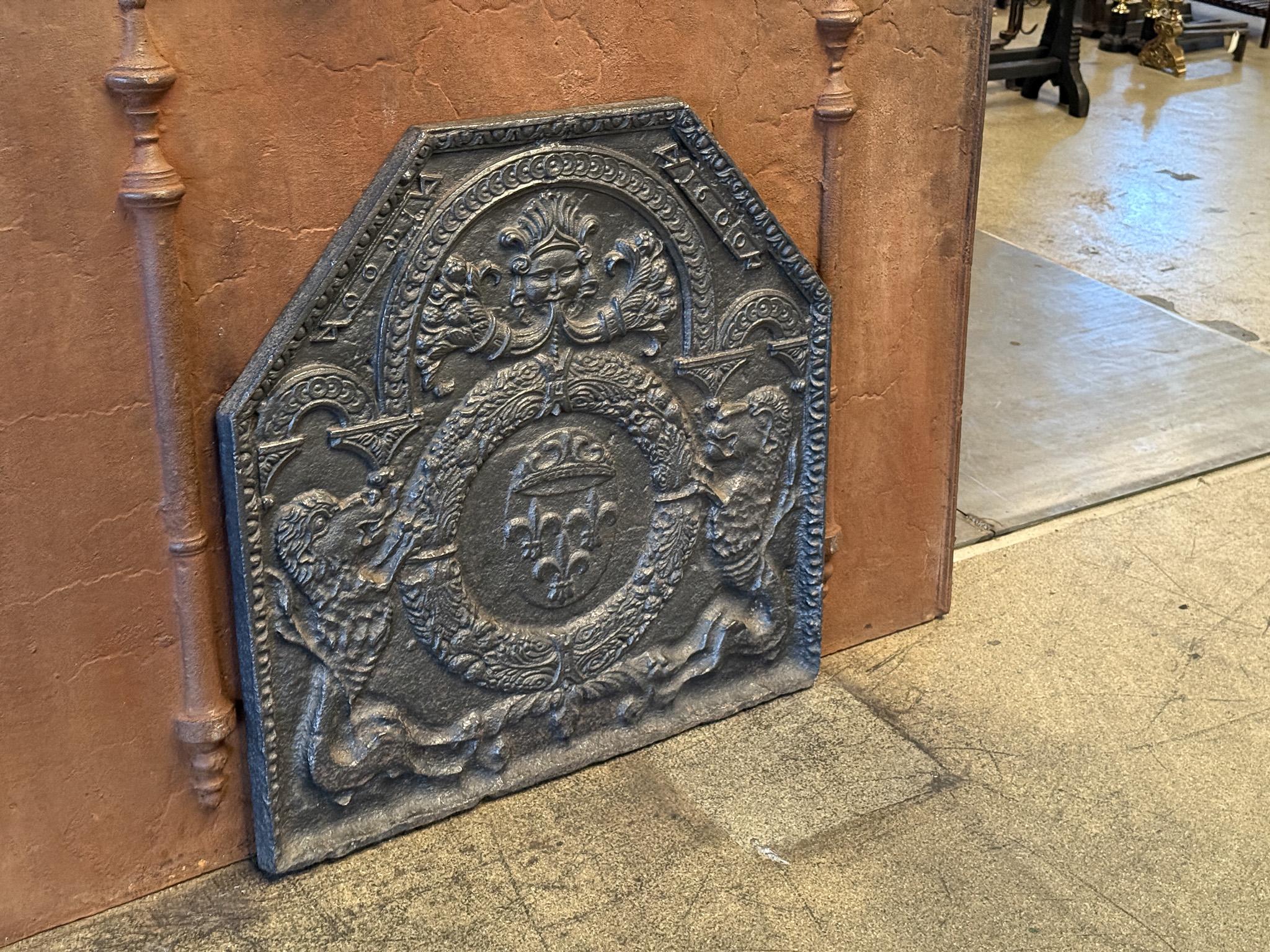 French Renaissance aus dem 16. Jahrhundert 'Arms of France' Kaminrückwand / Aufkantung (Eisen) im Angebot