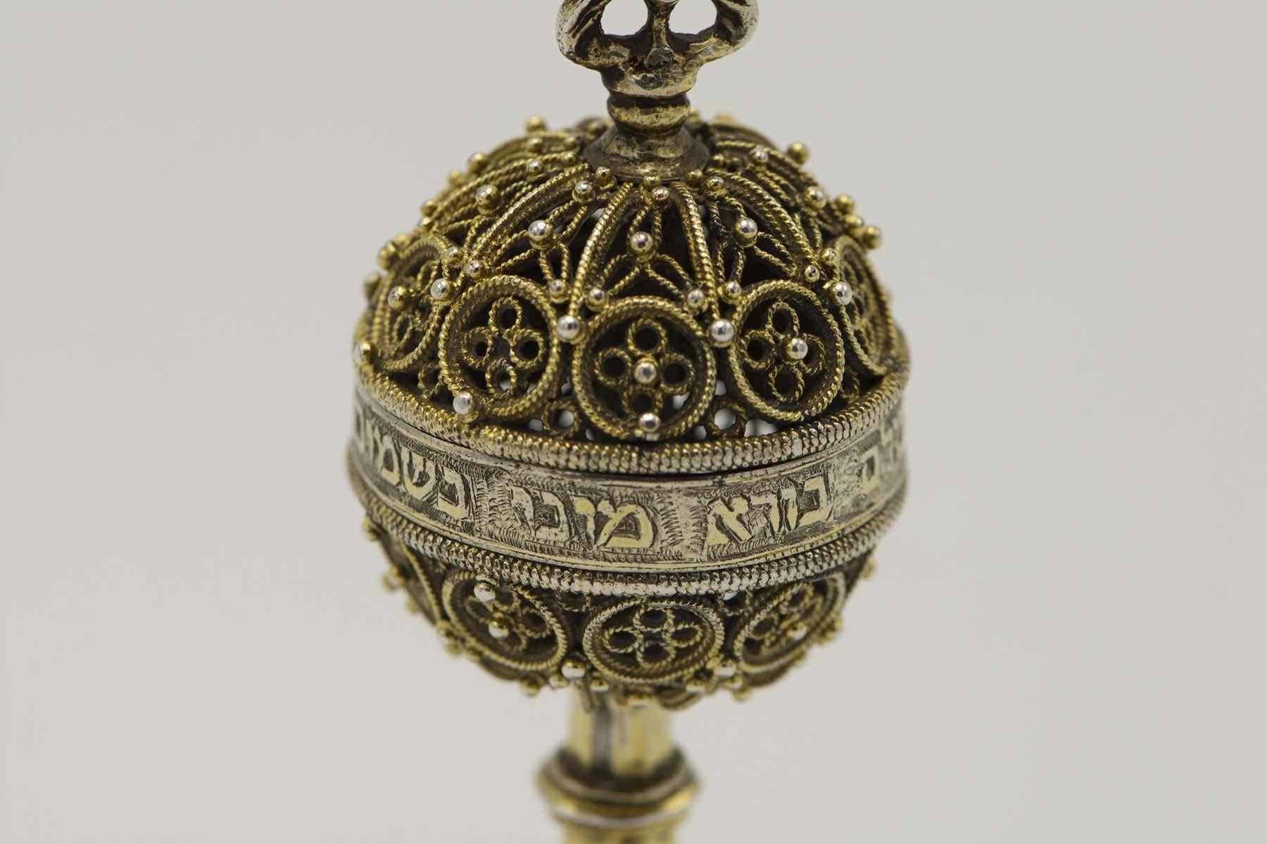 16th Century Germanic Parcel-Gilt Silver Filigree Spice Container For Sale 4
