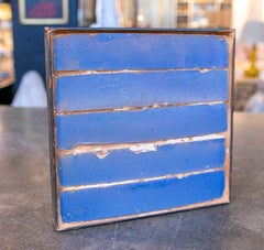 Azulejo de cerámica vidriada del siglo XVI con marco de hierro, decoración azul vintage