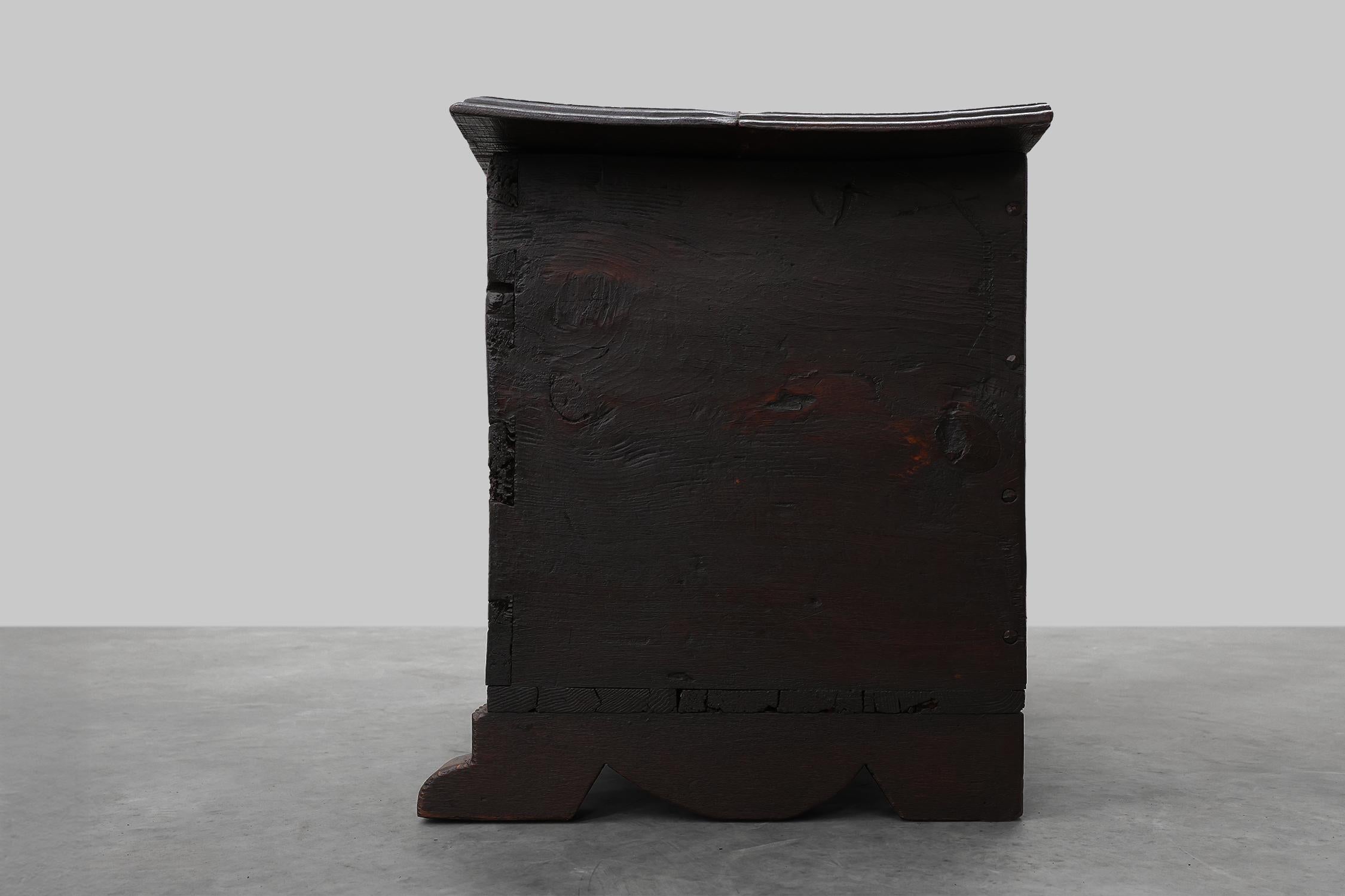 Arqueta gótica de roble tallado del siglo XVI, Francia en venta 5