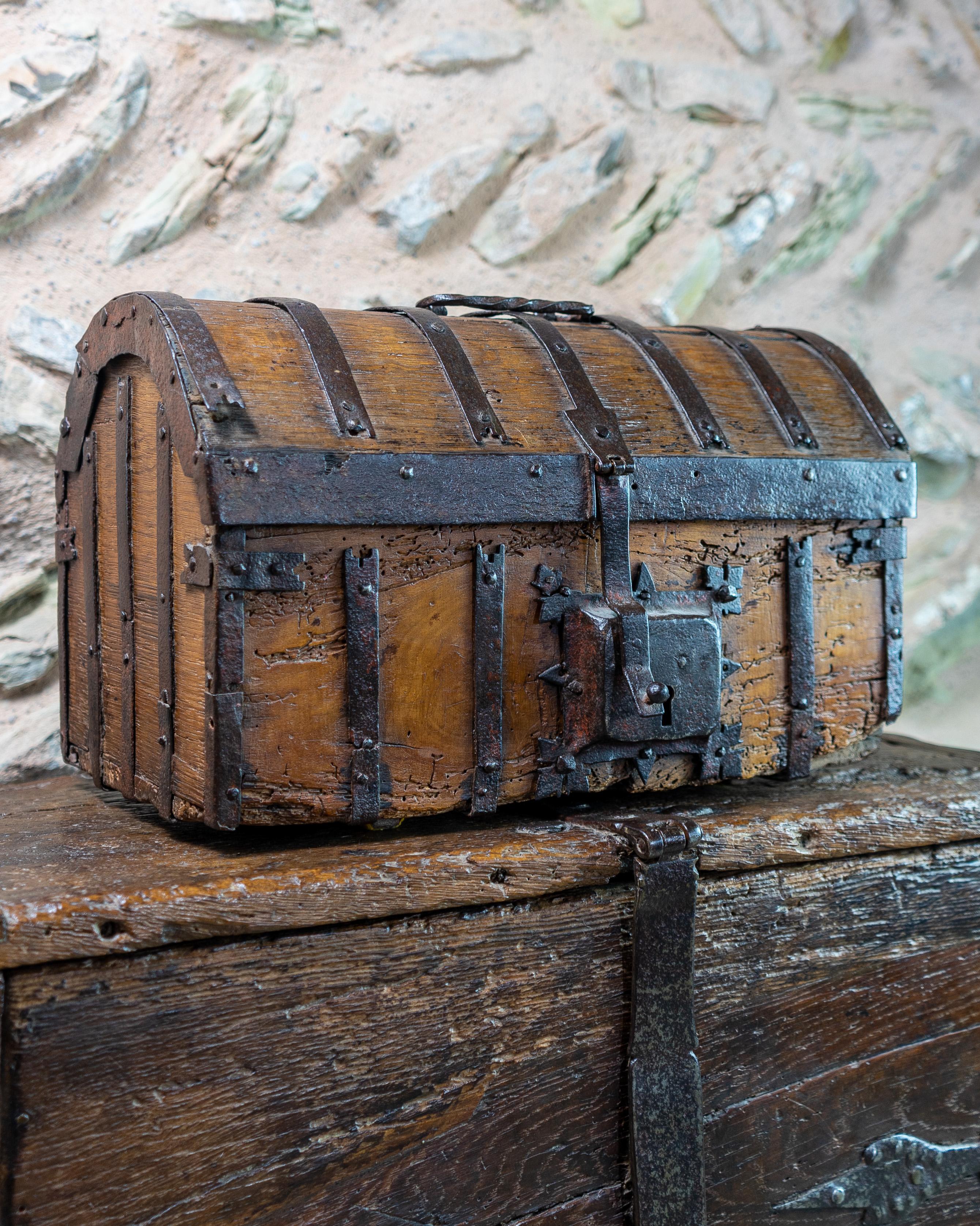 16th Century, Gothic Iron Bound Casket, French, Circa 1500-1540 In Good Condition In Leominster, GB
